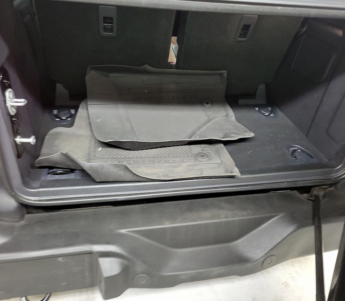 Trunk/Cargo (Seats Up)