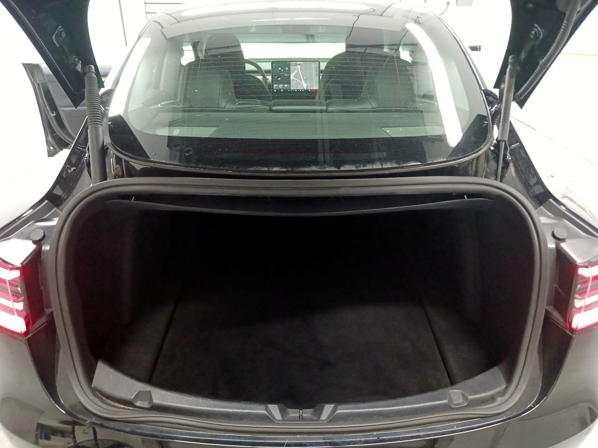 Thumbnail: 2021 Tesla Model 3 - 19