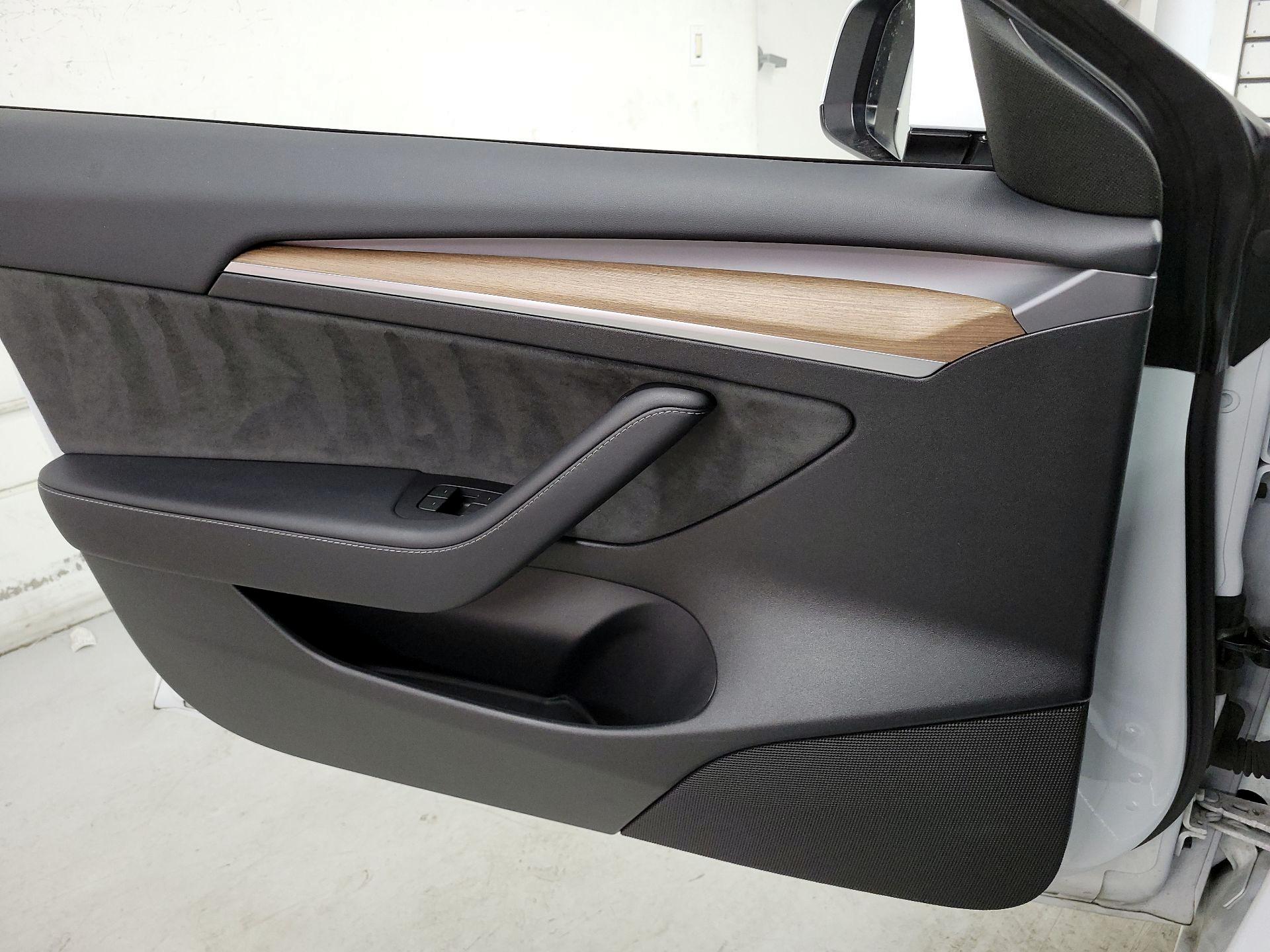 Thumbnail: 2023 Tesla Model 3 - 12