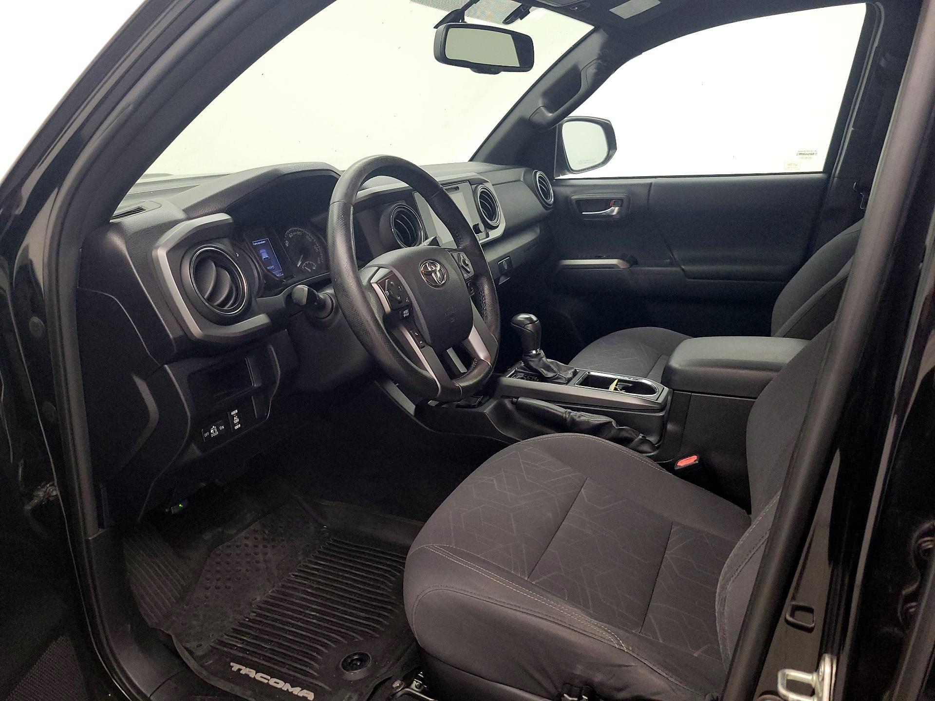 Thumbnail: 2016 Toyota Tacoma - 11