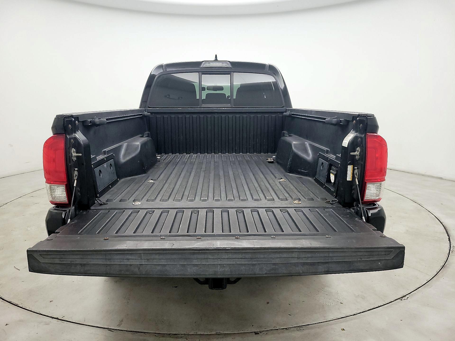 Thumbnail: 2016 Toyota Tacoma - 20