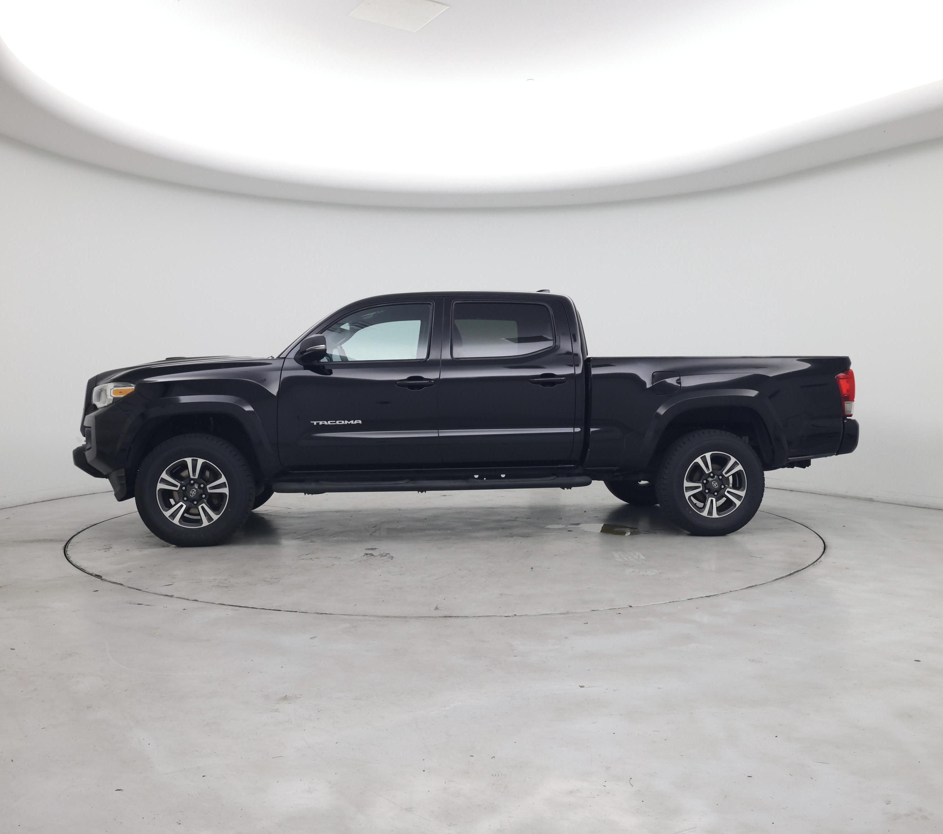 Thumbnail: 2016 Toyota Tacoma - 3