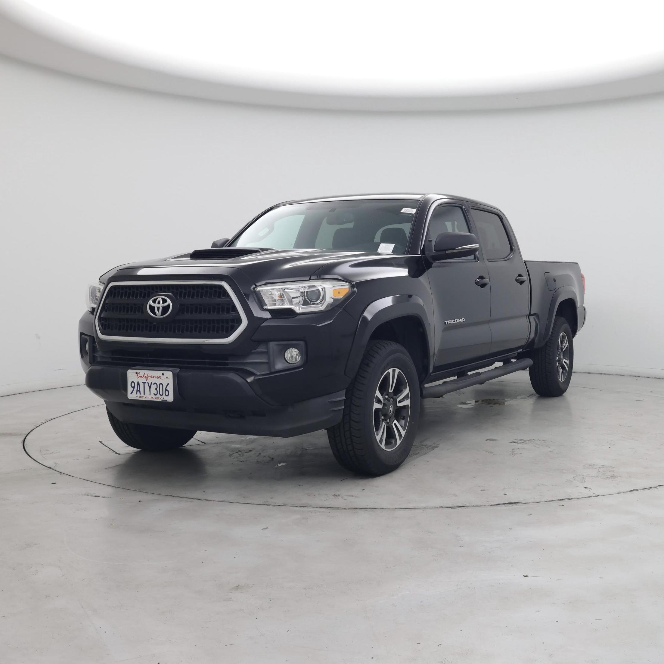 Thumbnail: 2016 Toyota Tacoma - 4