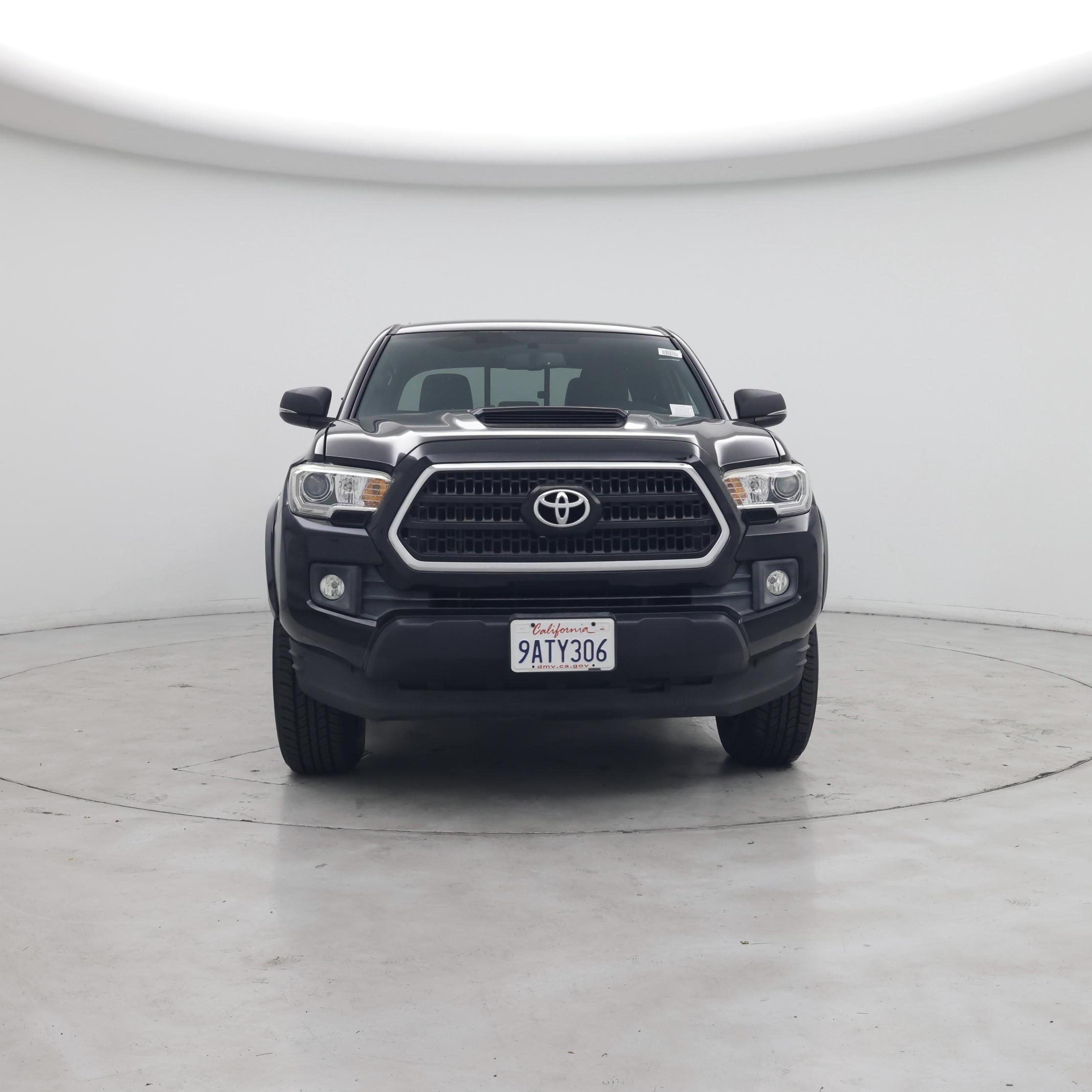 Thumbnail: 2016 Toyota Tacoma - 5