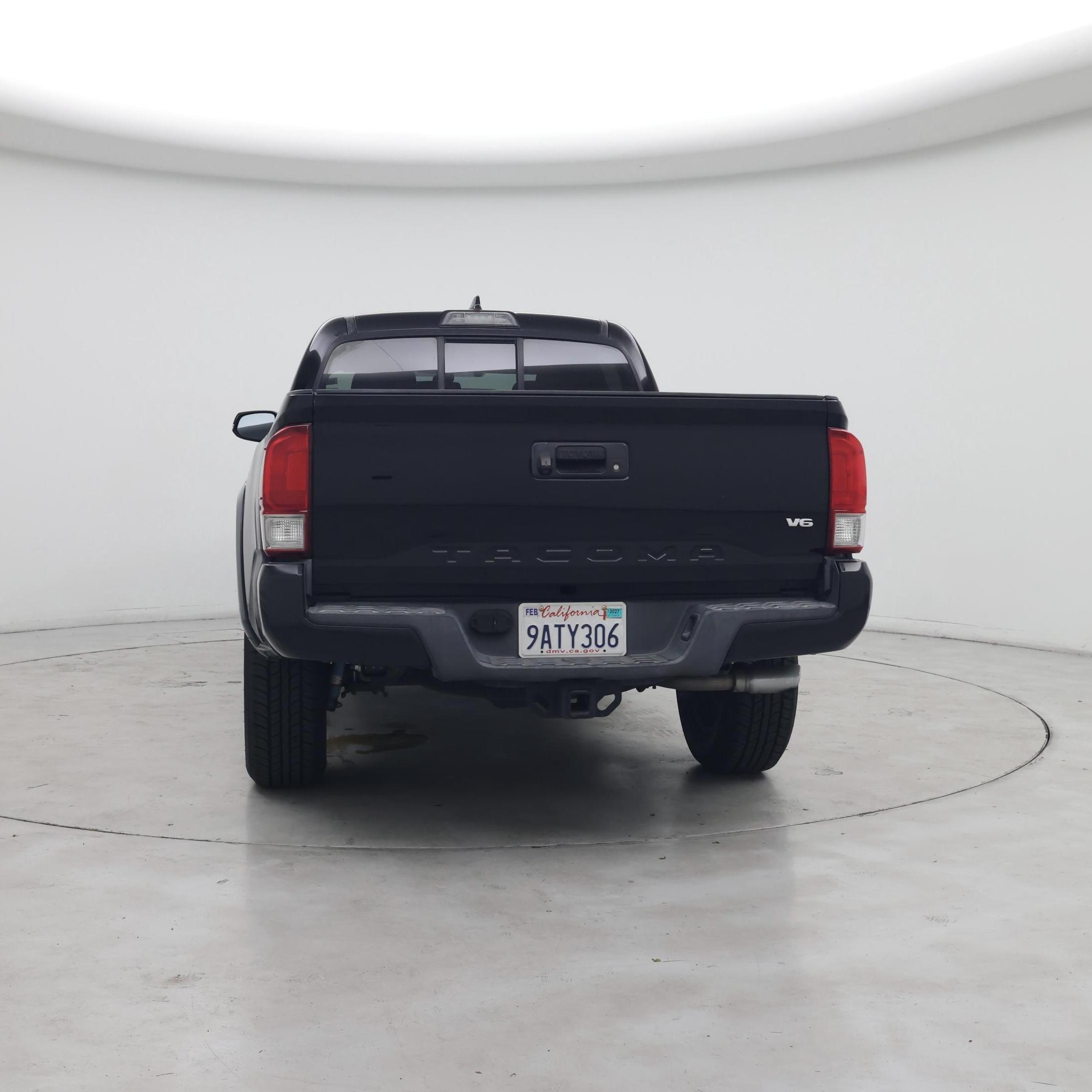 Thumbnail: 2016 Toyota Tacoma - 6