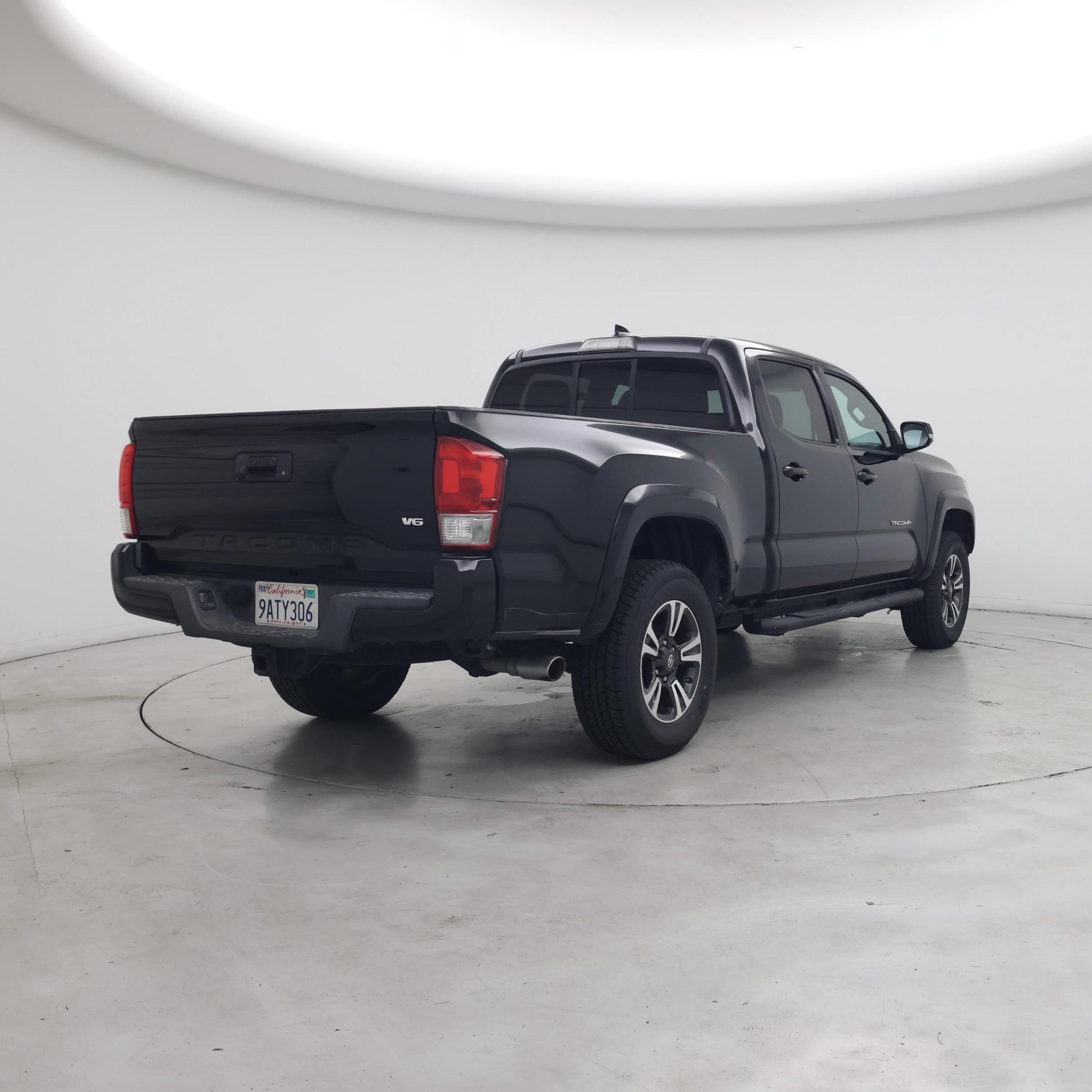 Thumbnail: 2016 Toyota Tacoma - 8