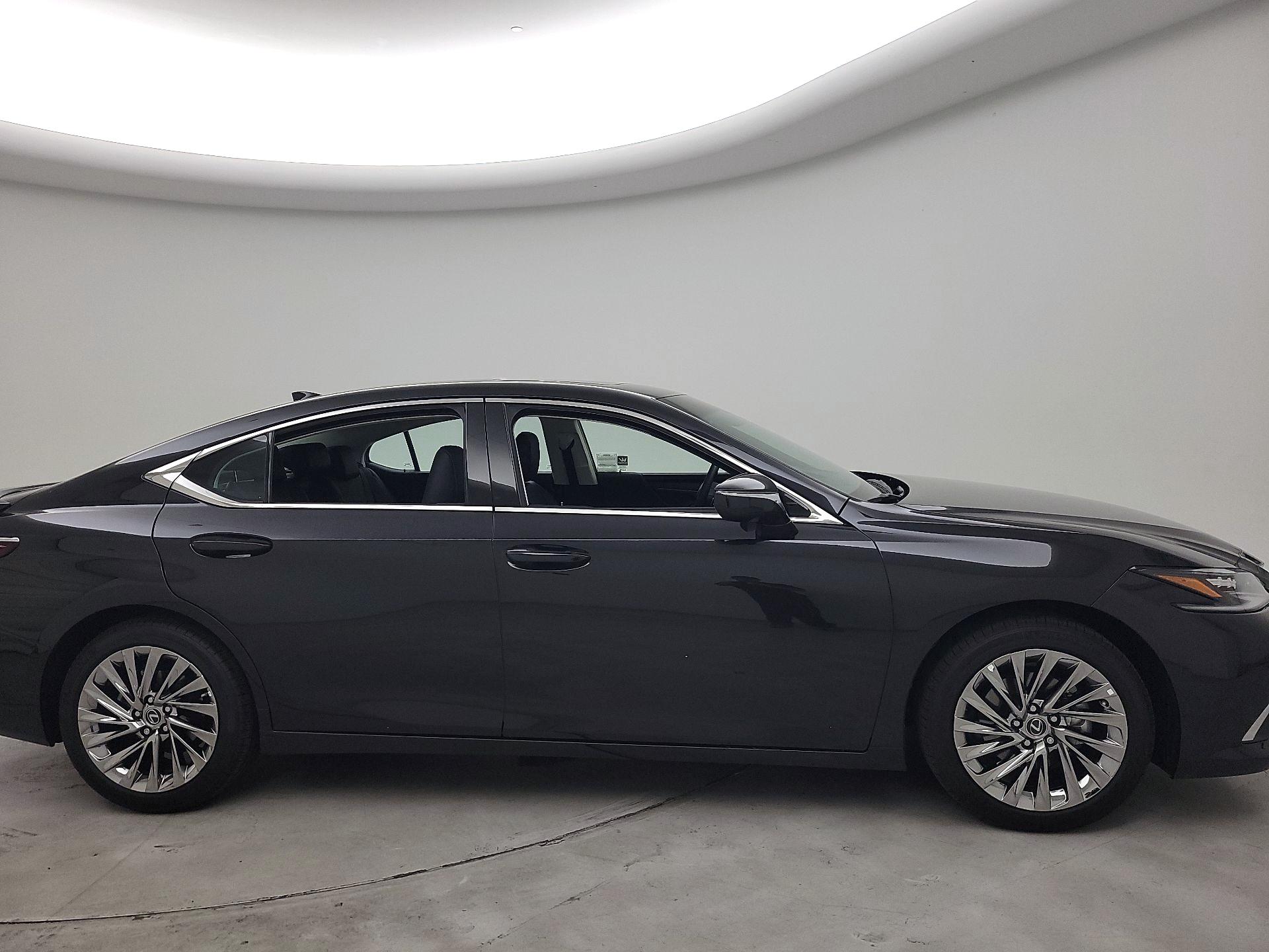 Thumbnail: 2025 Lexus ES - 4