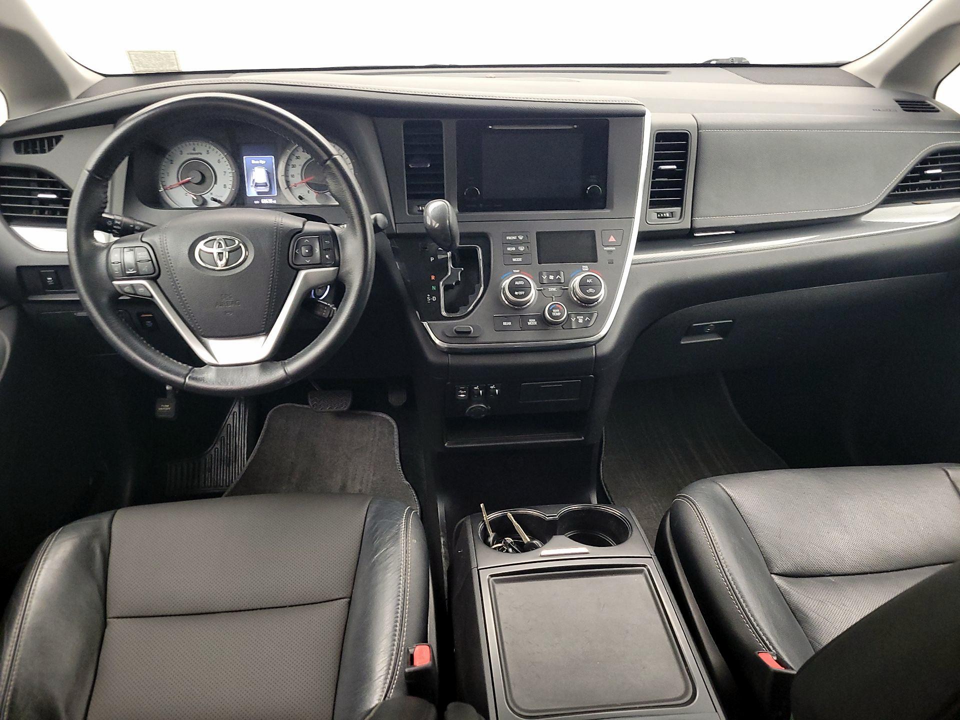 Thumbnail: 2017 Toyota Sienna - 9