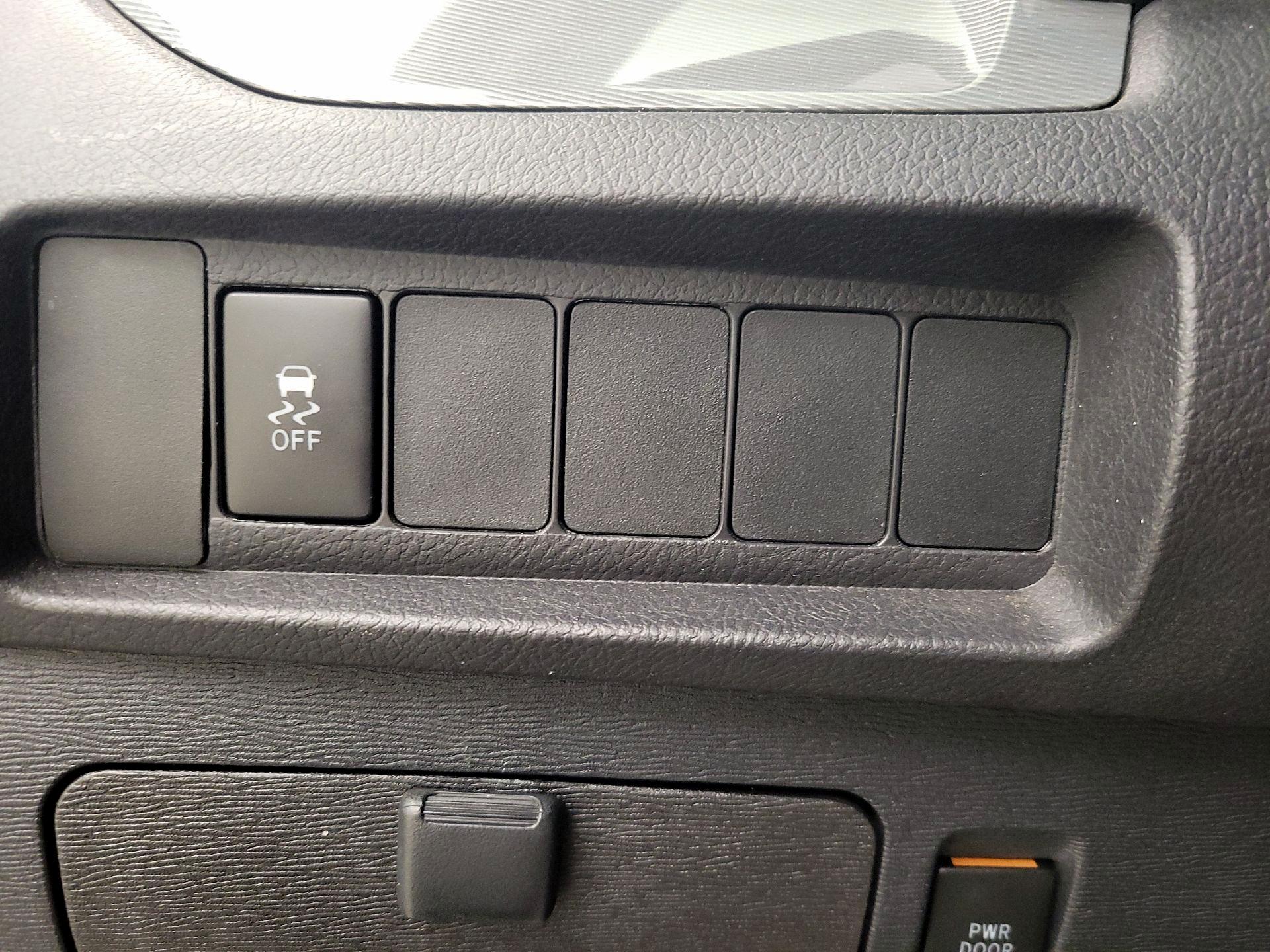 Thumbnail: 2017 Toyota Sienna - 13