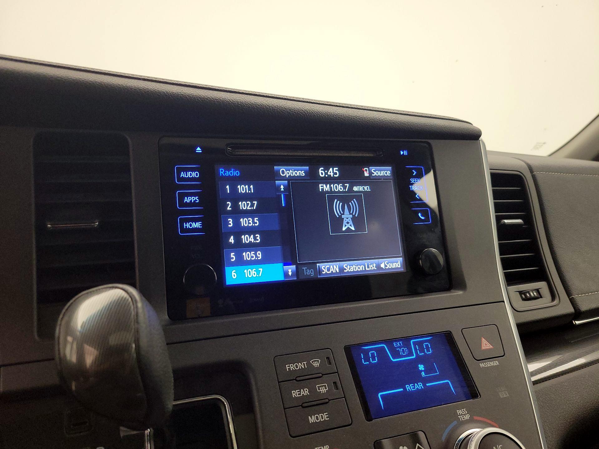 Thumbnail: 2017 Toyota Sienna - 15
