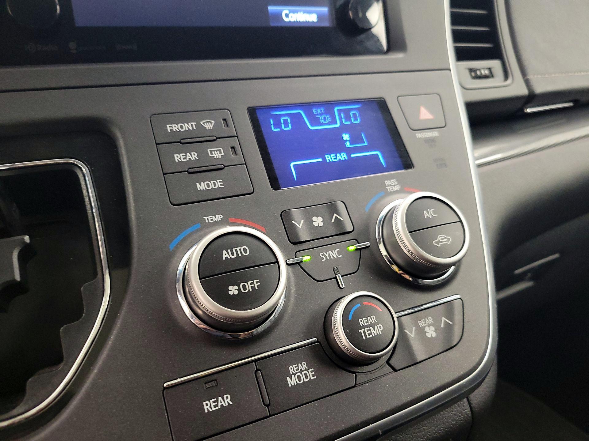 Thumbnail: 2017 Toyota Sienna - 16