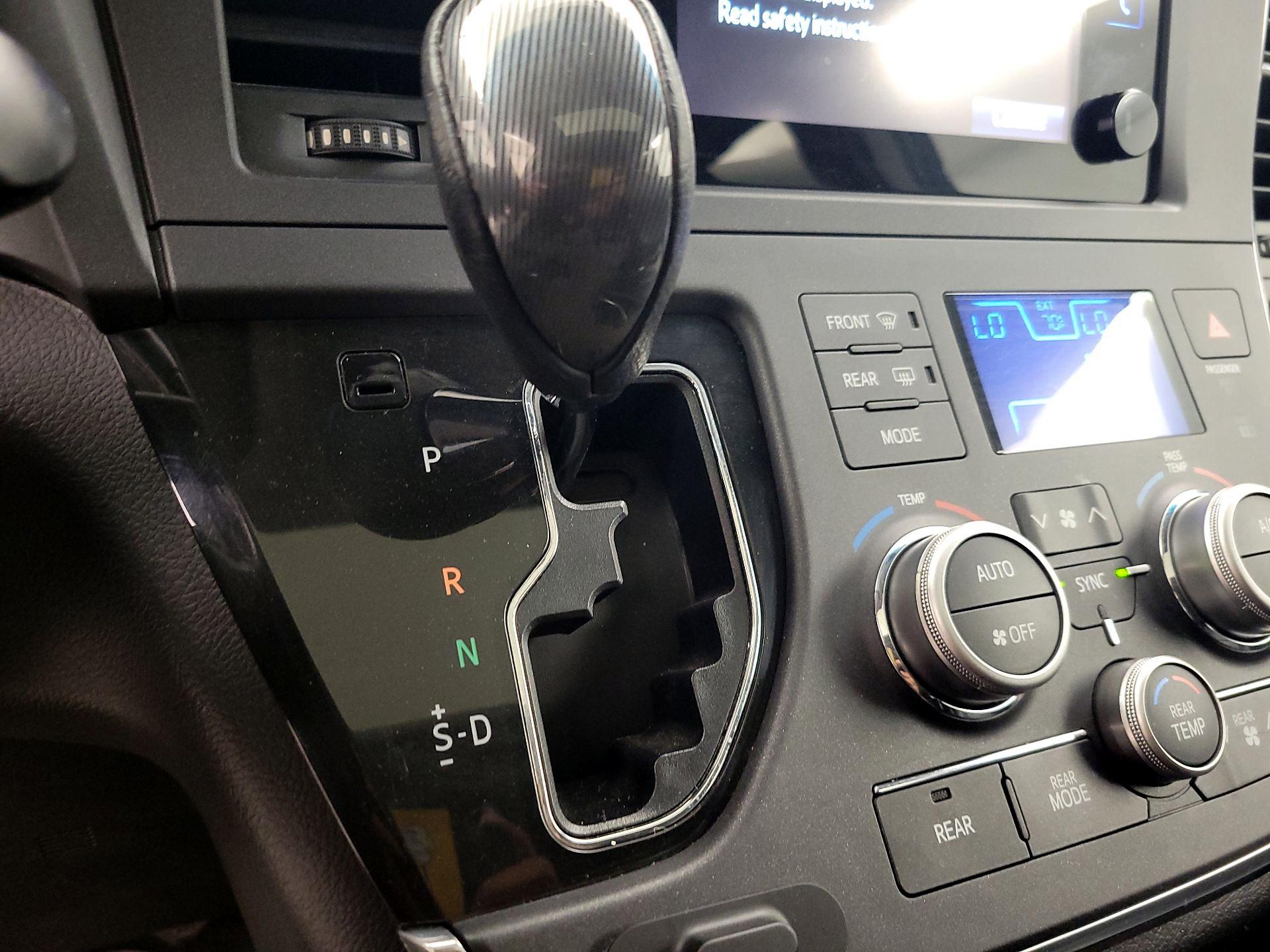 Thumbnail: 2017 Toyota Sienna - 17
