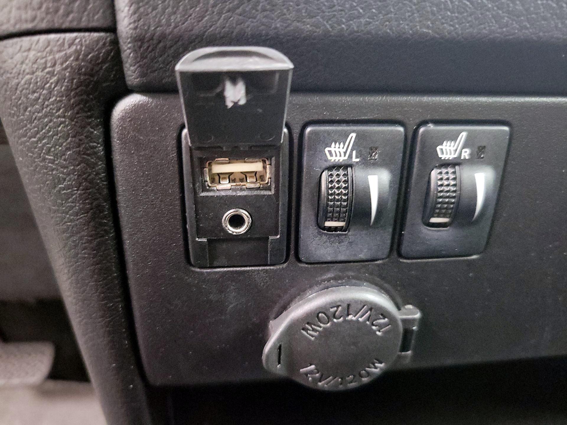 Thumbnail: 2017 Toyota Sienna - 18