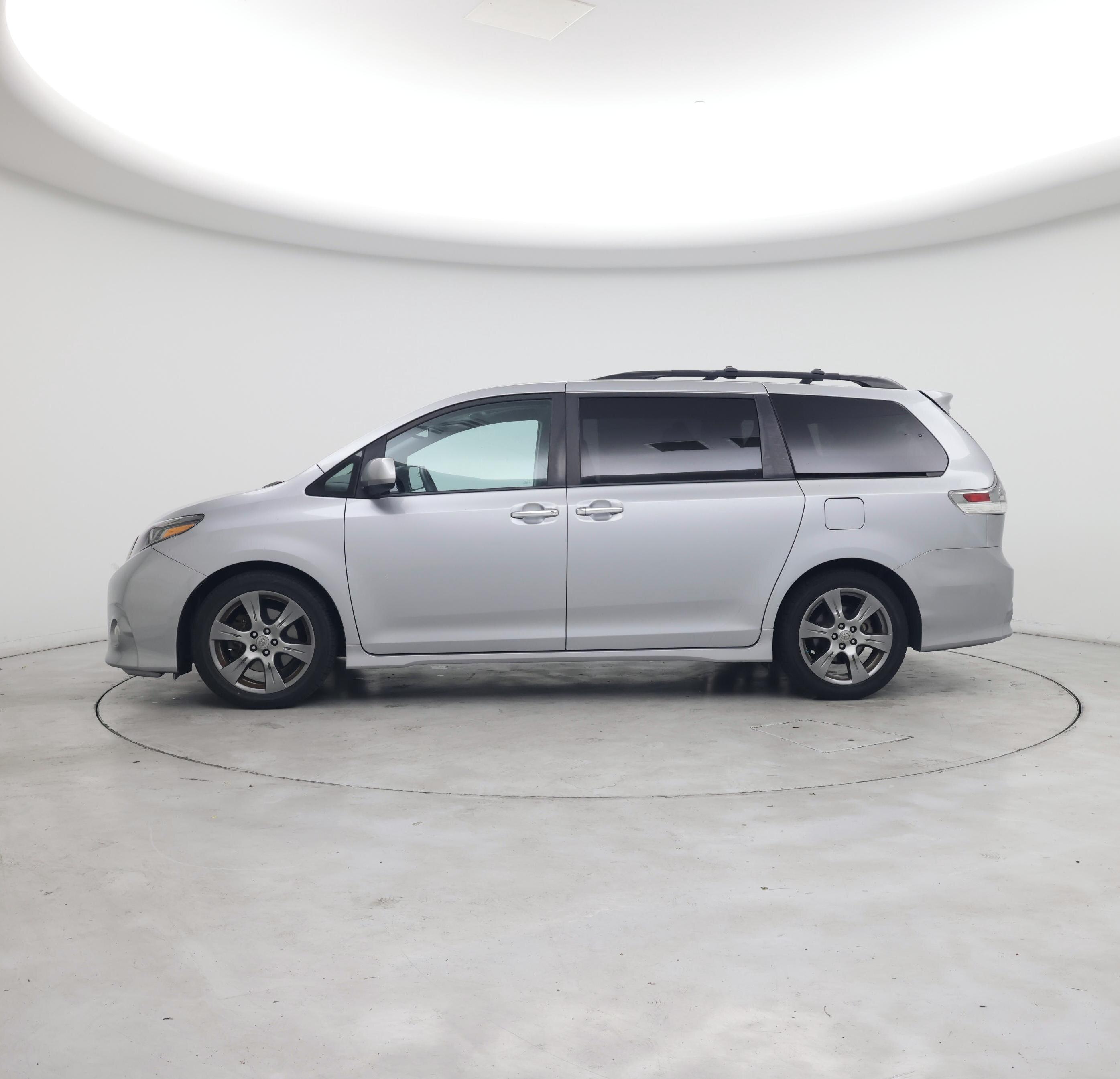 Thumbnail: 2017 Toyota Sienna - 3