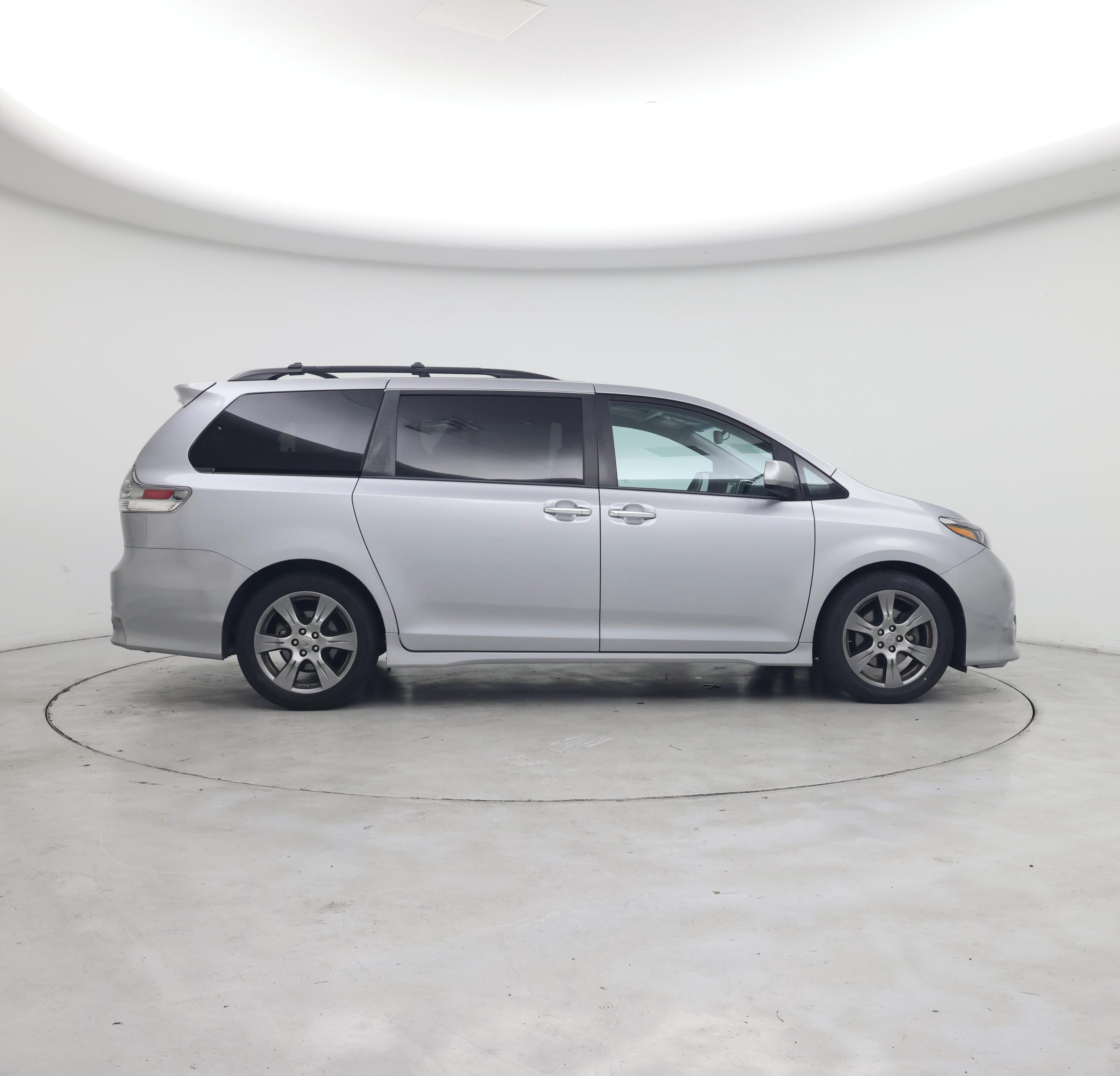 Thumbnail: 2017 Toyota Sienna - 7