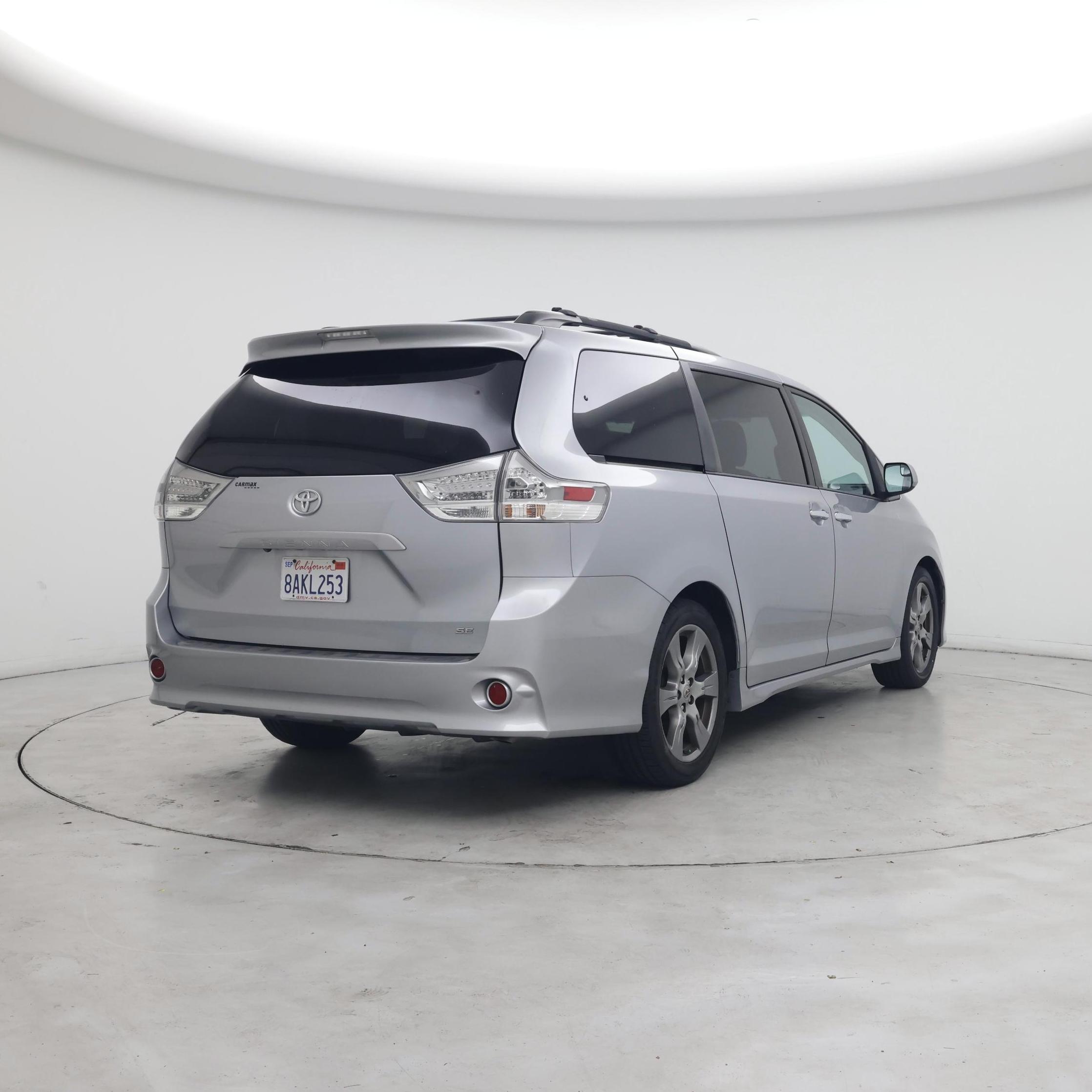 Thumbnail: 2017 Toyota Sienna - 8