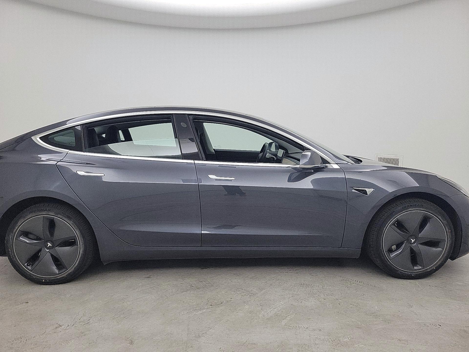 Thumbnail: 2019 Tesla Model 3 - 4
