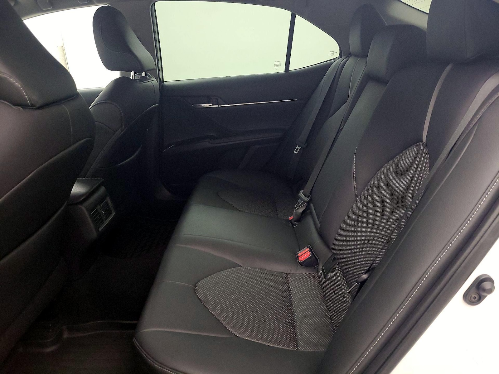2018 Toyota Camry XSE - Photo 18
