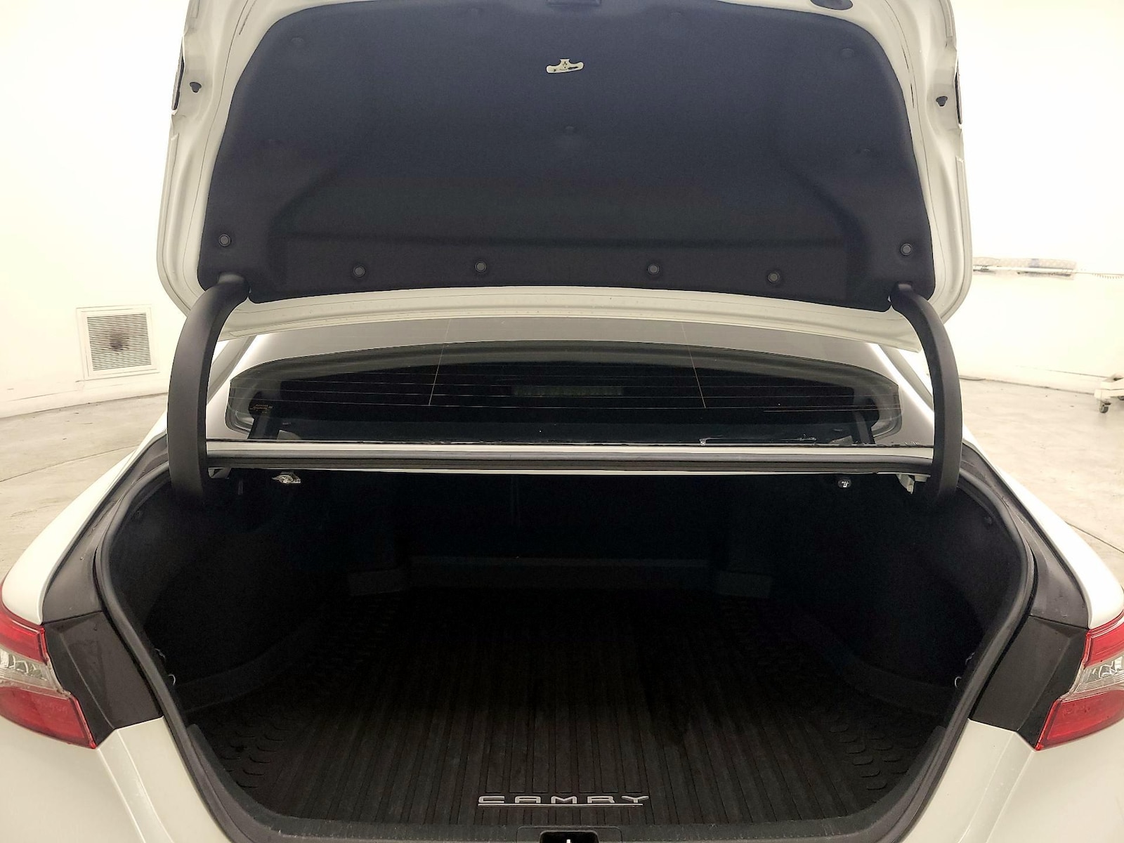 2018 Toyota Camry XSE - Photo 19