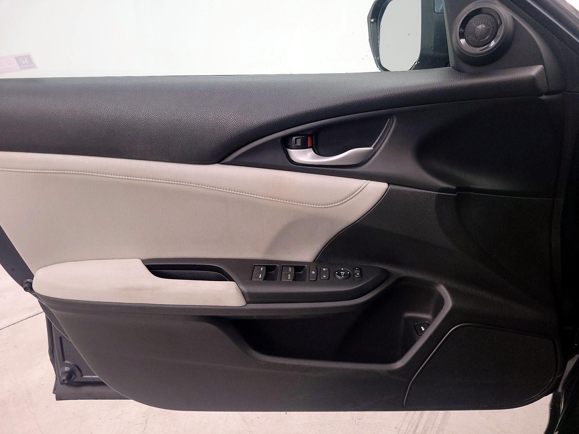 Thumbnail: 2019 Honda Insight - 12