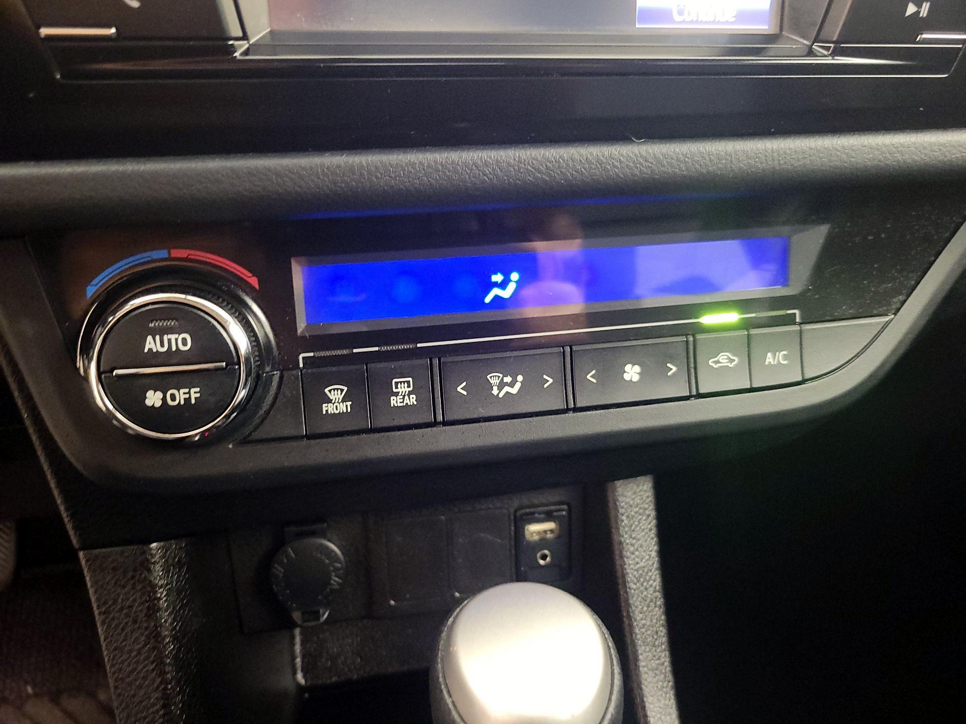 Thumbnail: 2015 Toyota Corolla - 16