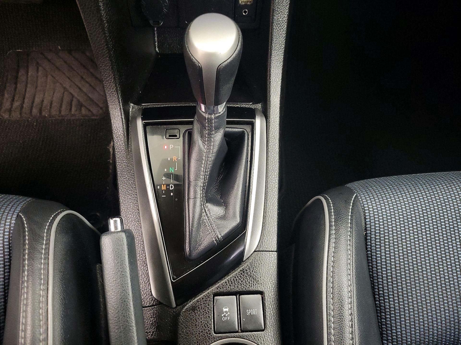 Thumbnail: 2015 Toyota Corolla - 17