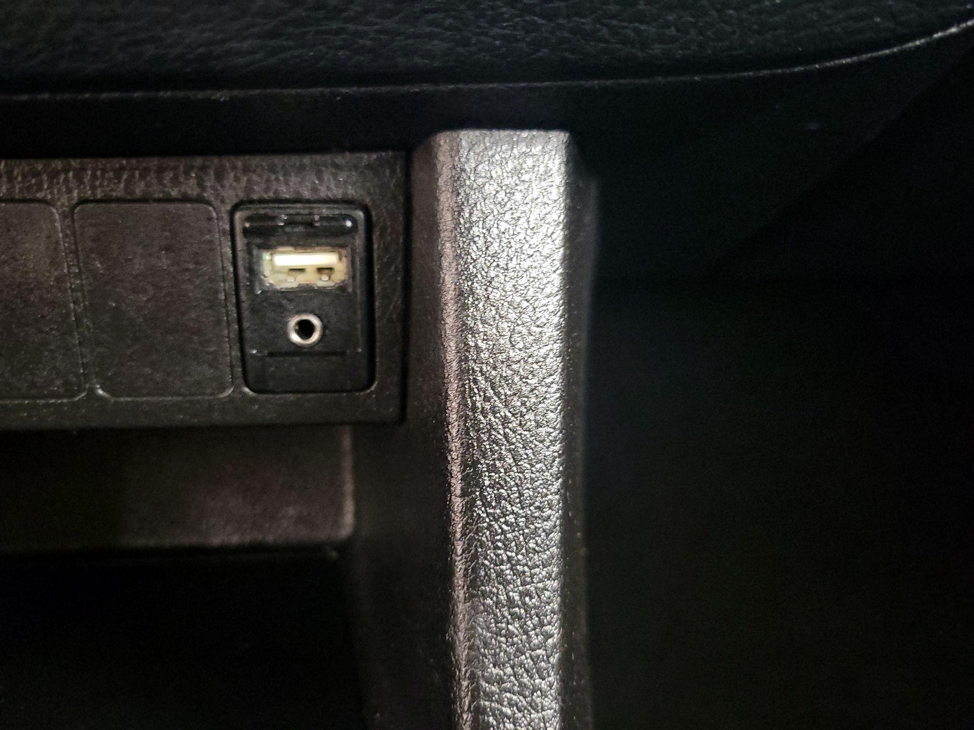 Thumbnail: 2015 Toyota Corolla - 18