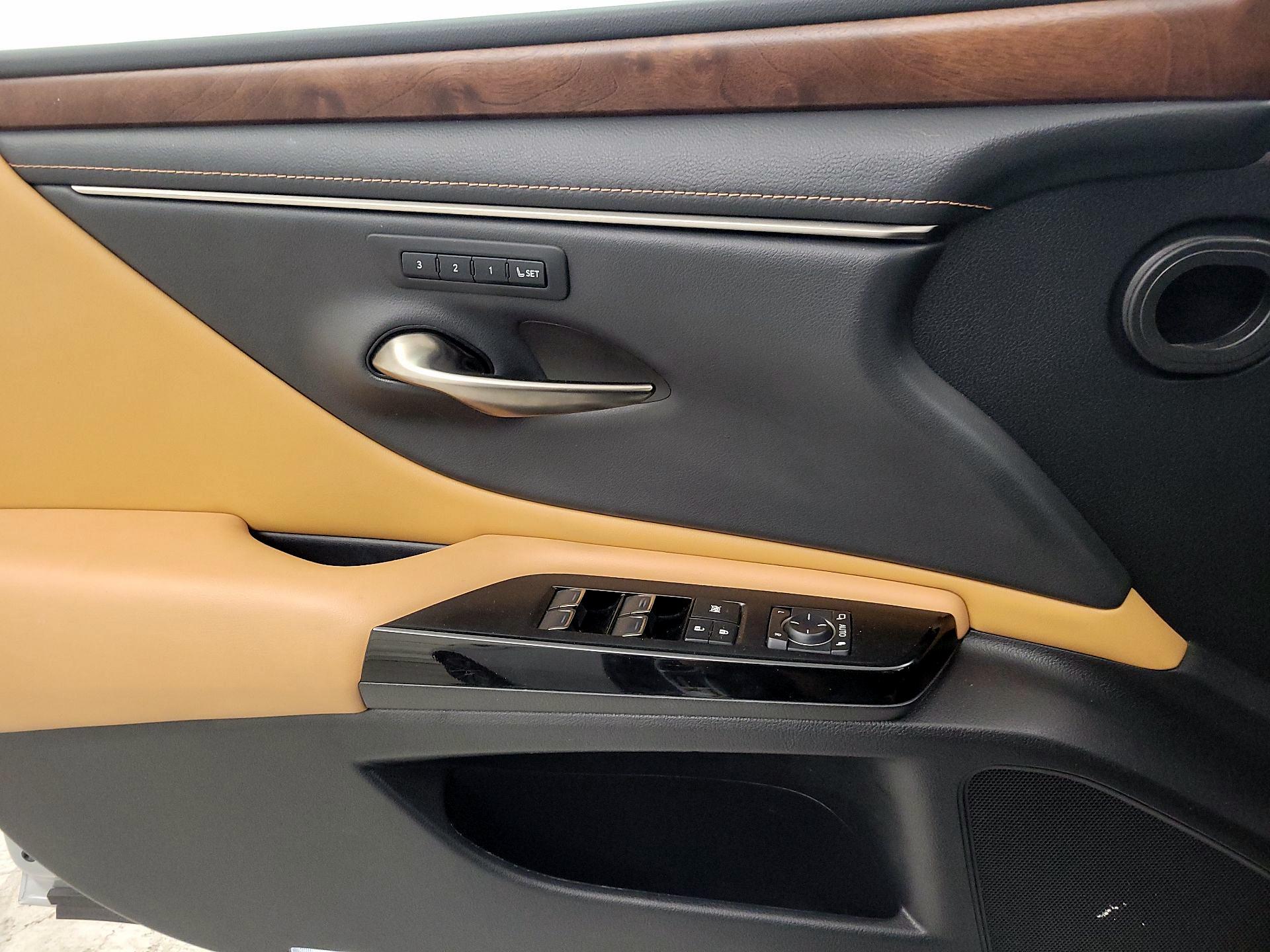 Thumbnail: 2022 Lexus ES - 10