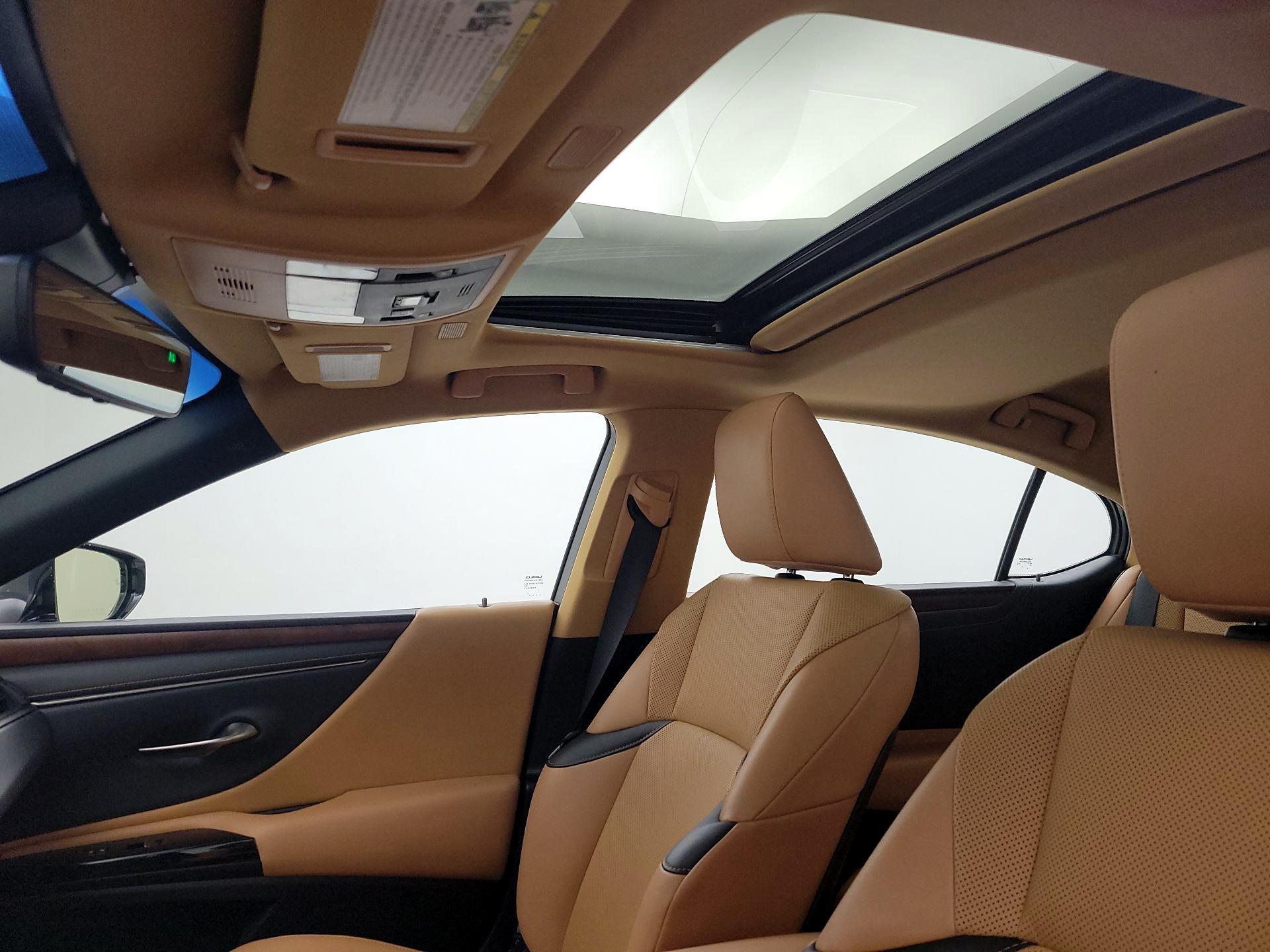 Thumbnail: 2022 Lexus ES - 16