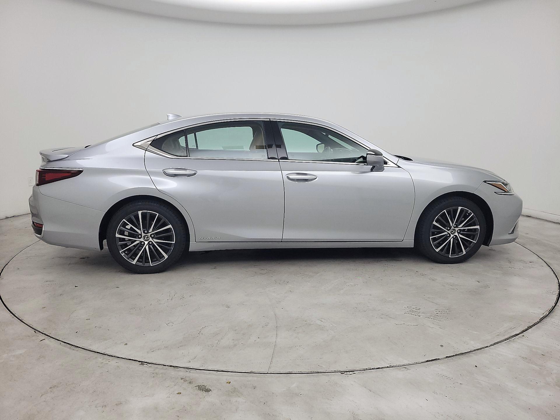 Thumbnail: 2022 Lexus ES - 4