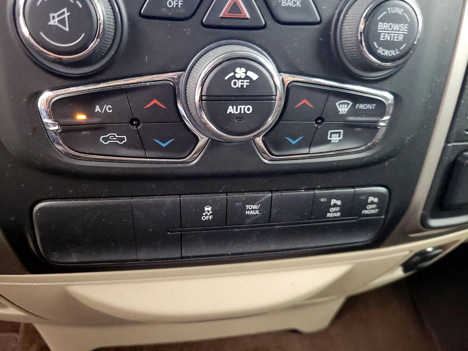 Thumbnail: 2019 RAM 1500 Classic - 16