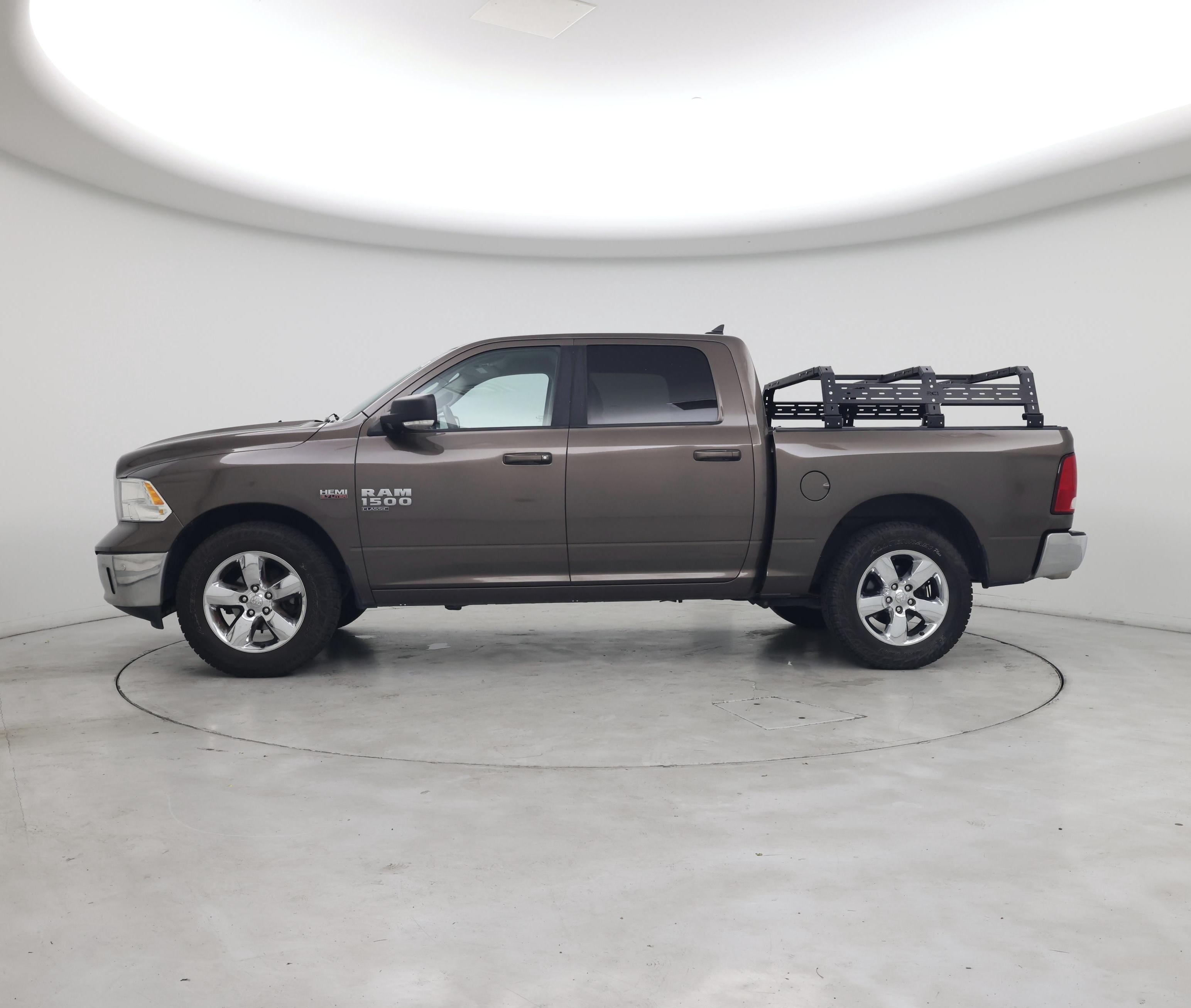 Thumbnail: 2019 RAM 1500 Classic - 3