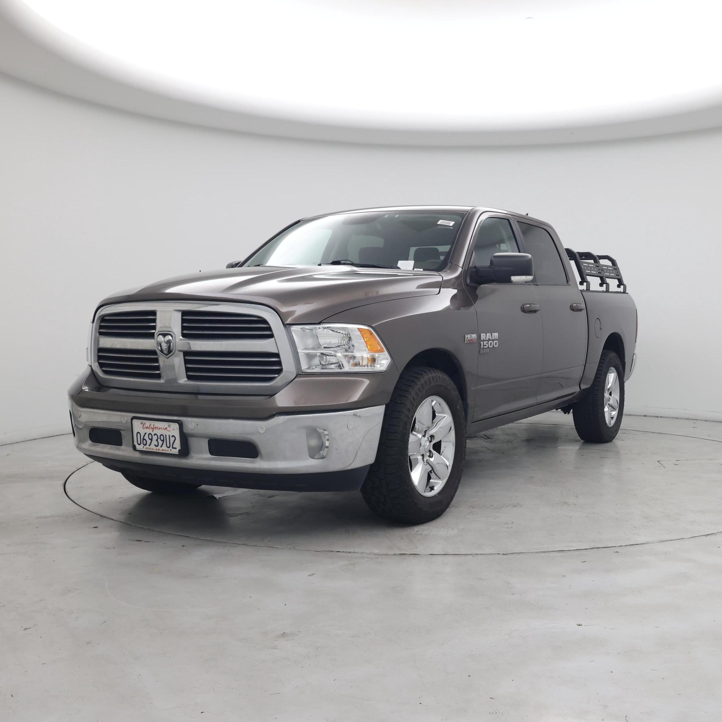 Thumbnail: 2019 RAM 1500 Classic - 4
