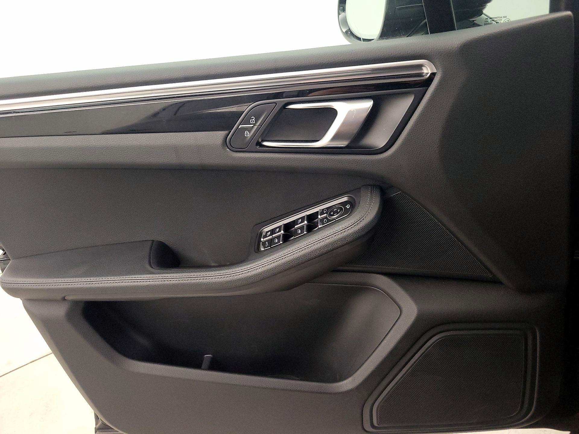 Thumbnail: 2023 Porsche Macan - 12