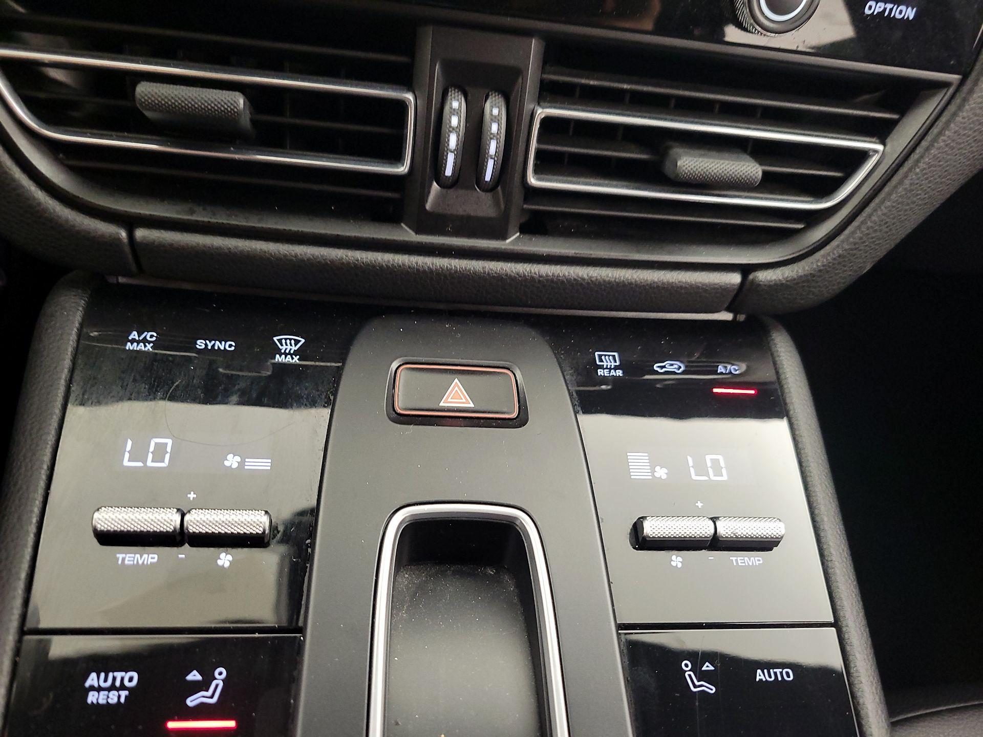 Thumbnail: 2023 Porsche Macan - 16