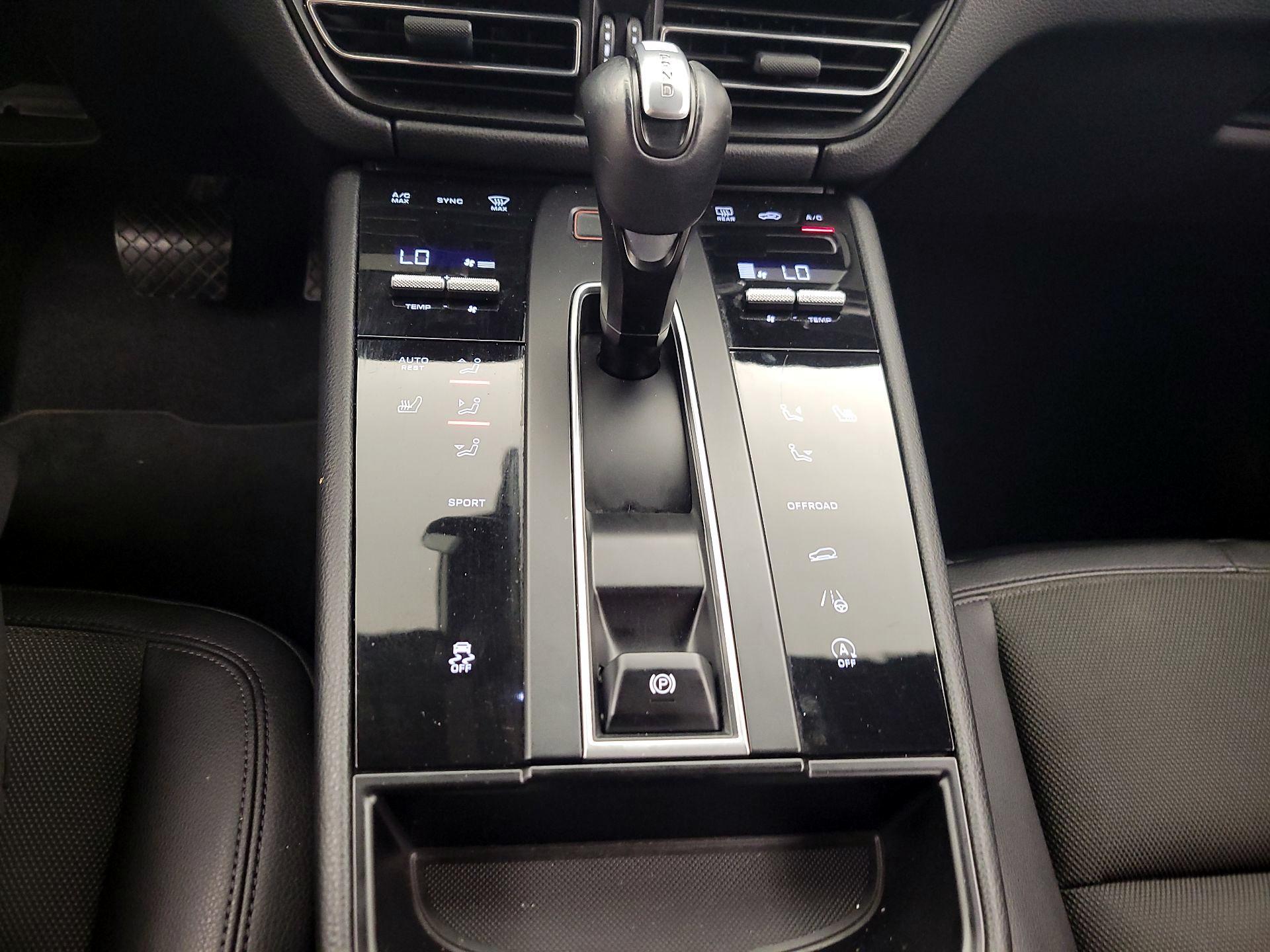 Thumbnail: 2023 Porsche Macan - 17