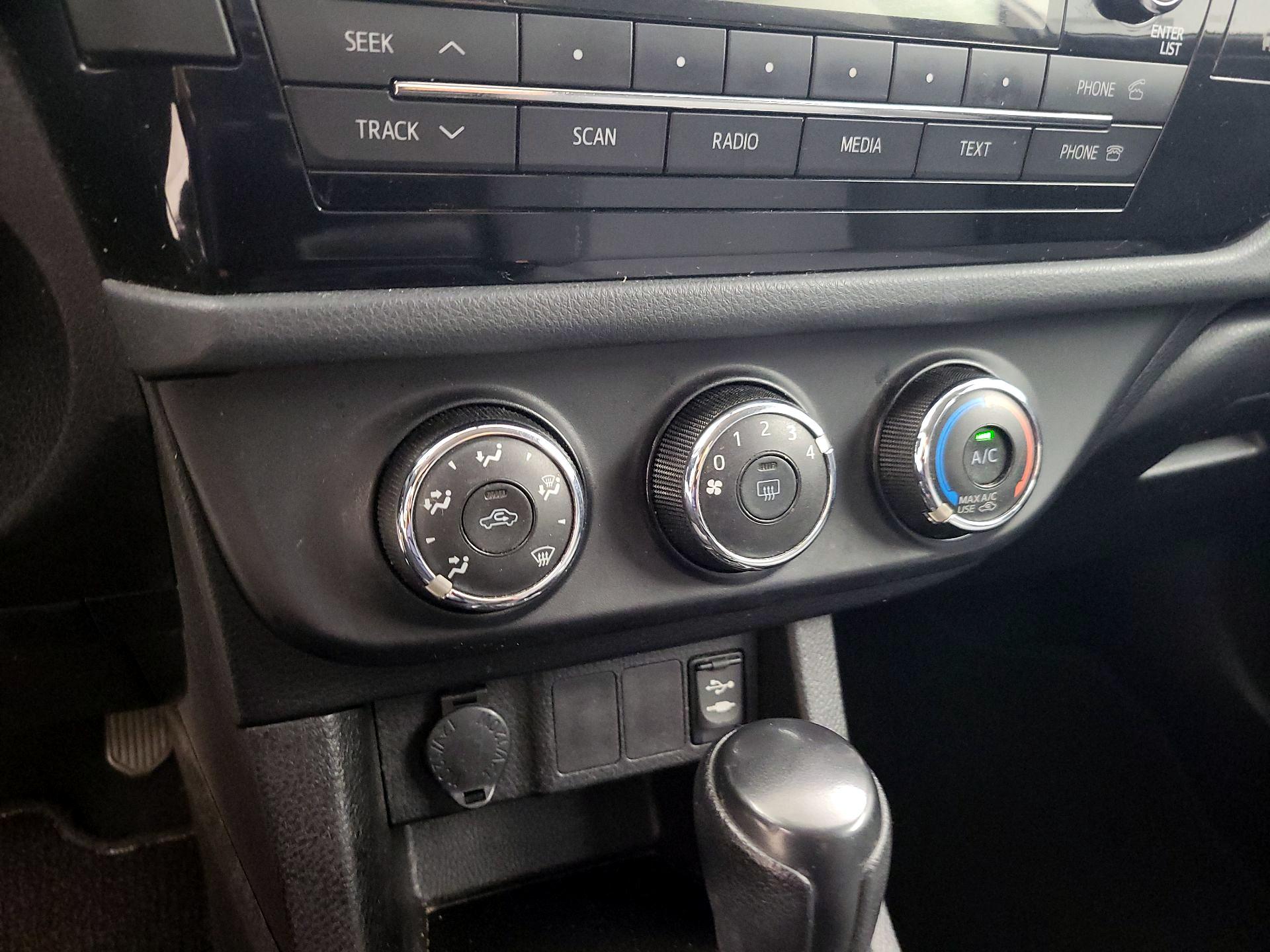 Thumbnail: 2015 Toyota Corolla - 15