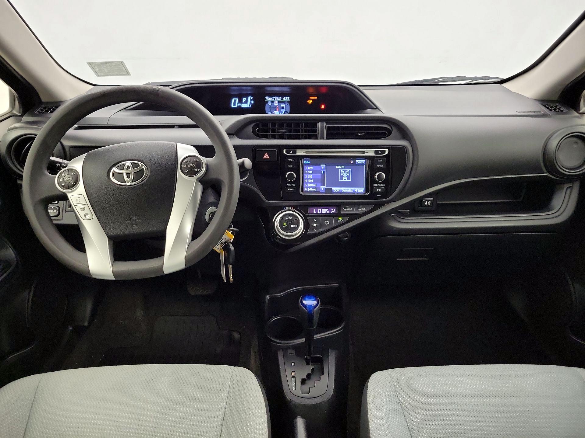 Thumbnail: 2015 Toyota Prius c - 9
