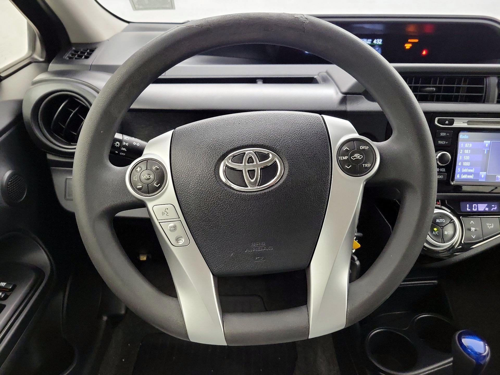 Thumbnail: 2015 Toyota Prius c - 10