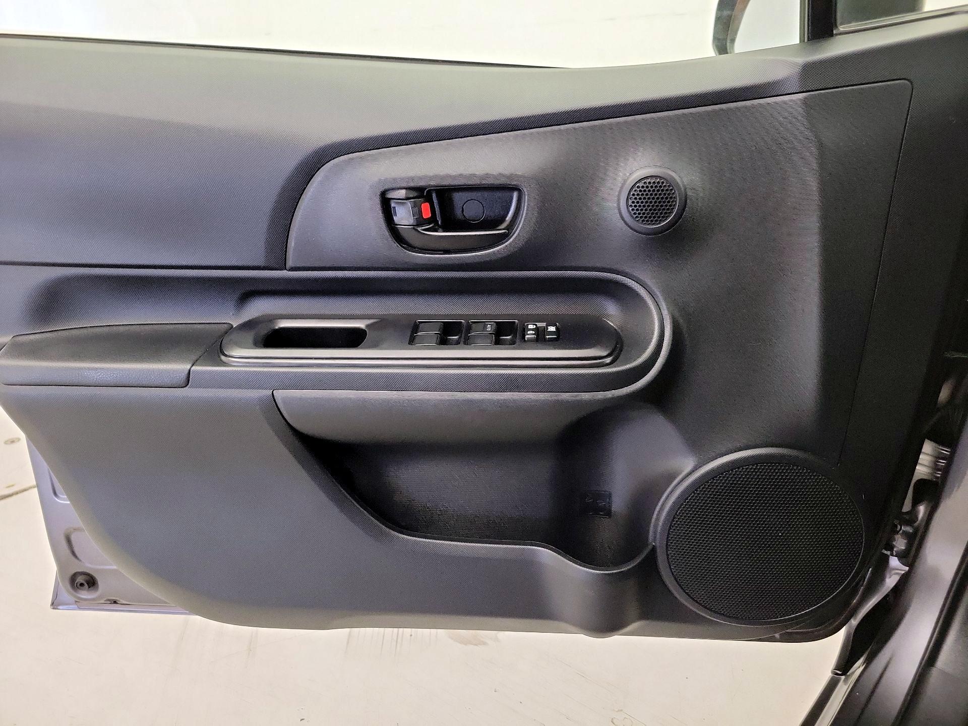 Thumbnail: 2015 Toyota Prius c - 12