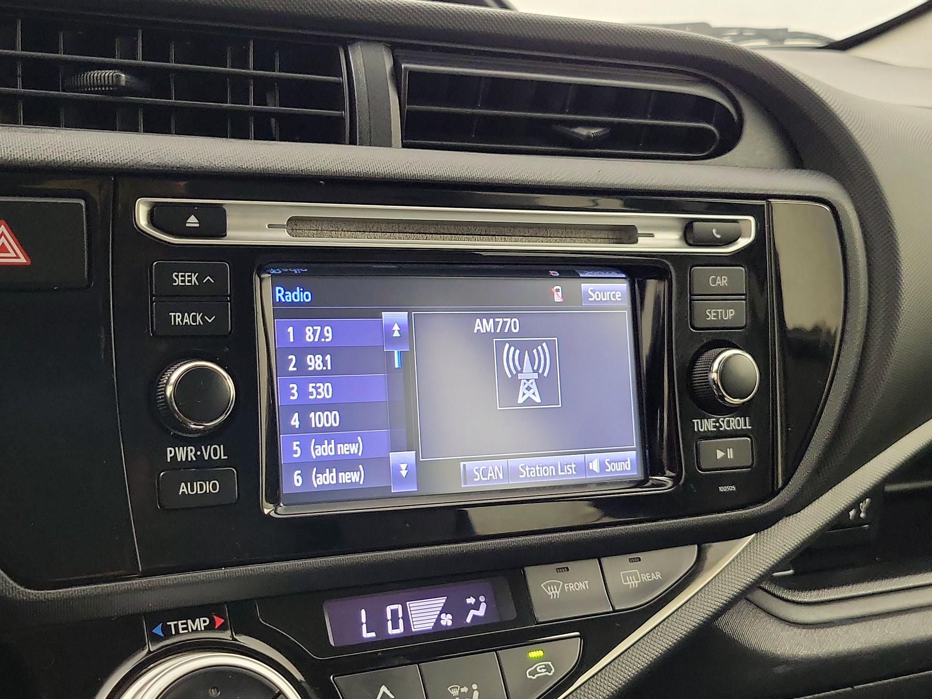 Thumbnail: 2015 Toyota Prius c - 14