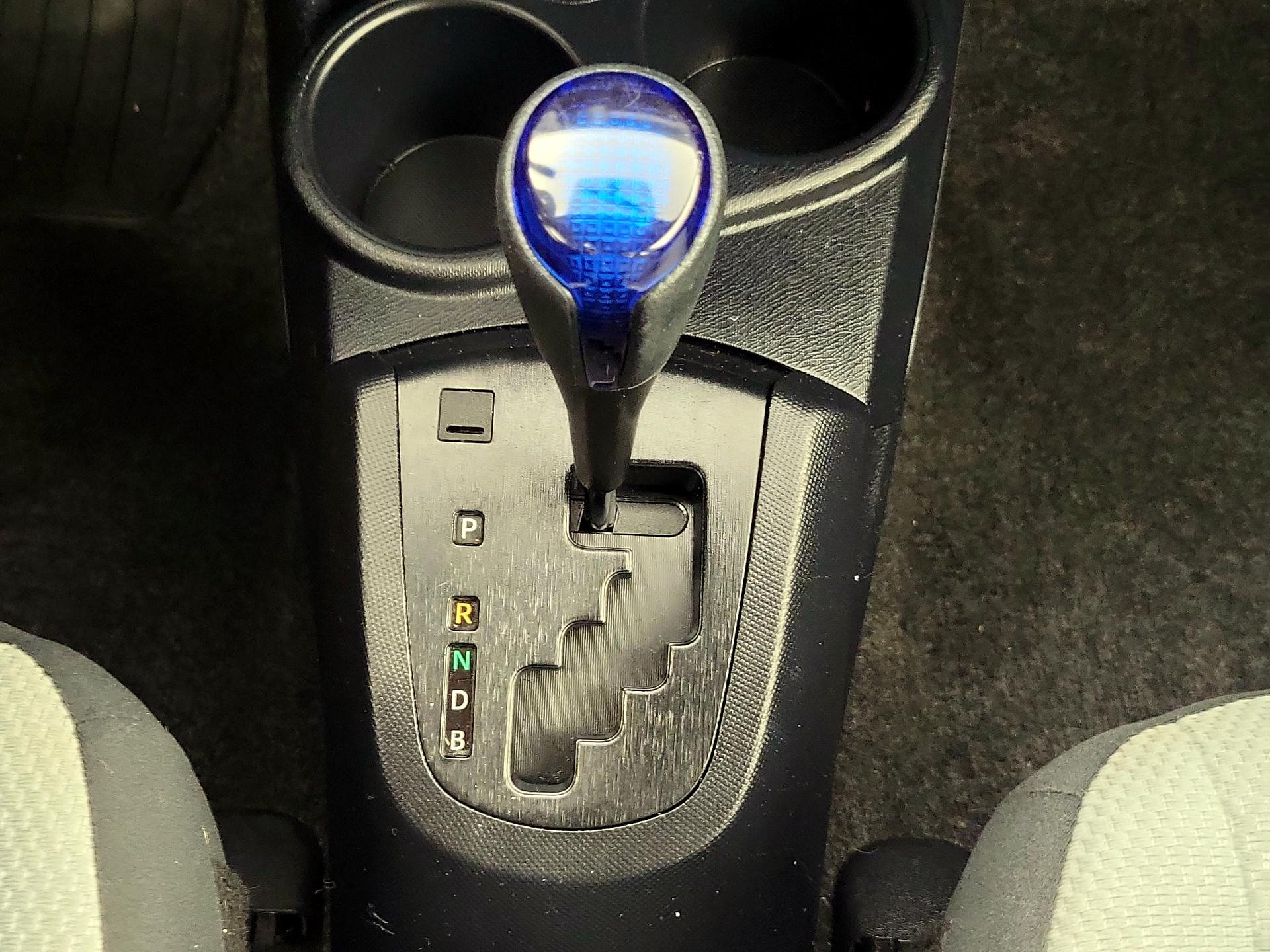 Thumbnail: 2015 Toyota Prius c - 16
