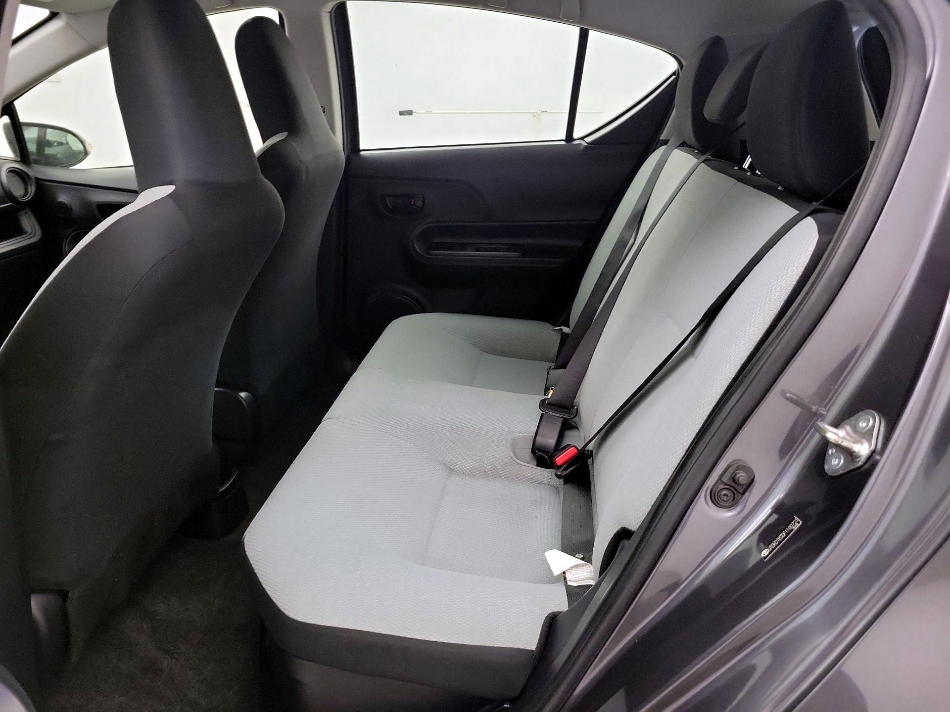 Thumbnail: 2015 Toyota Prius c - 18