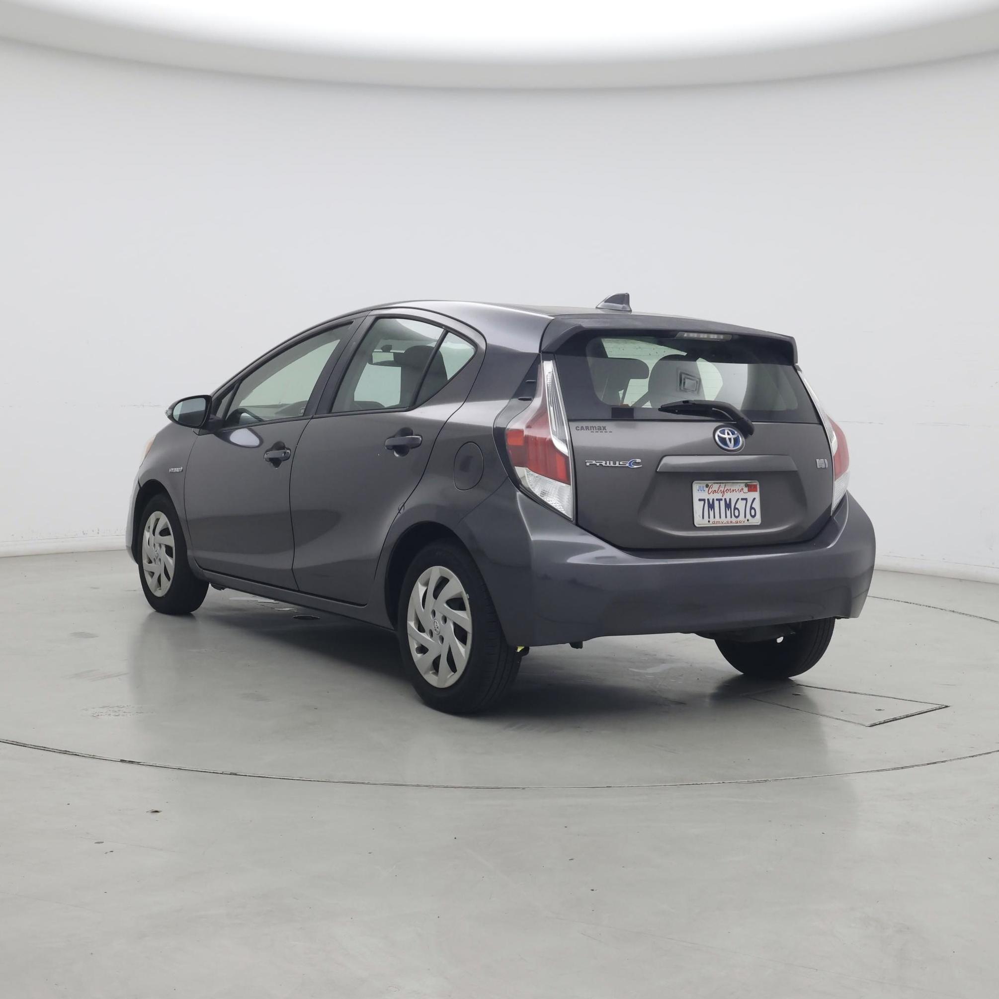 Thumbnail: 2015 Toyota Prius c - 2