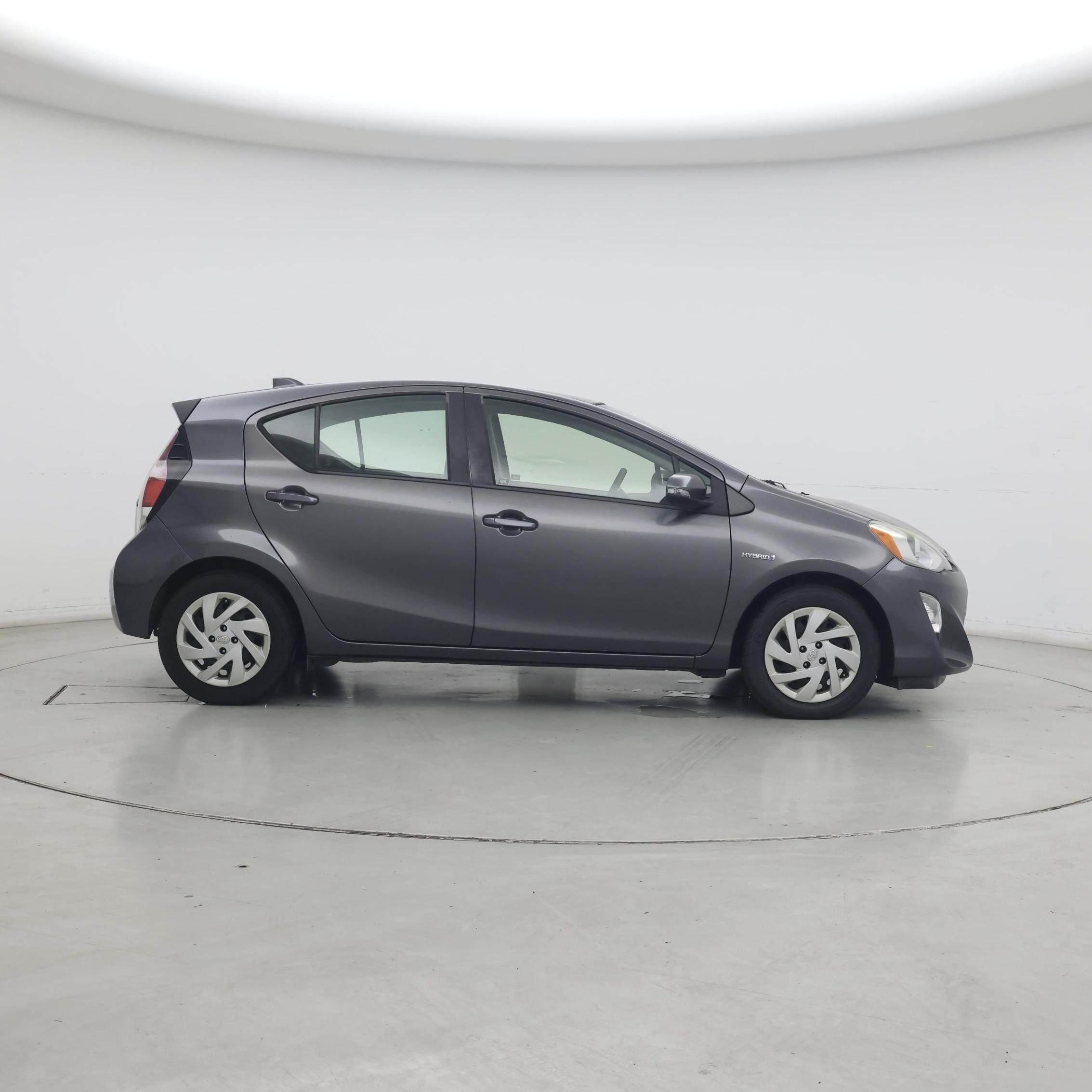 Thumbnail: 2015 Toyota Prius c - 7