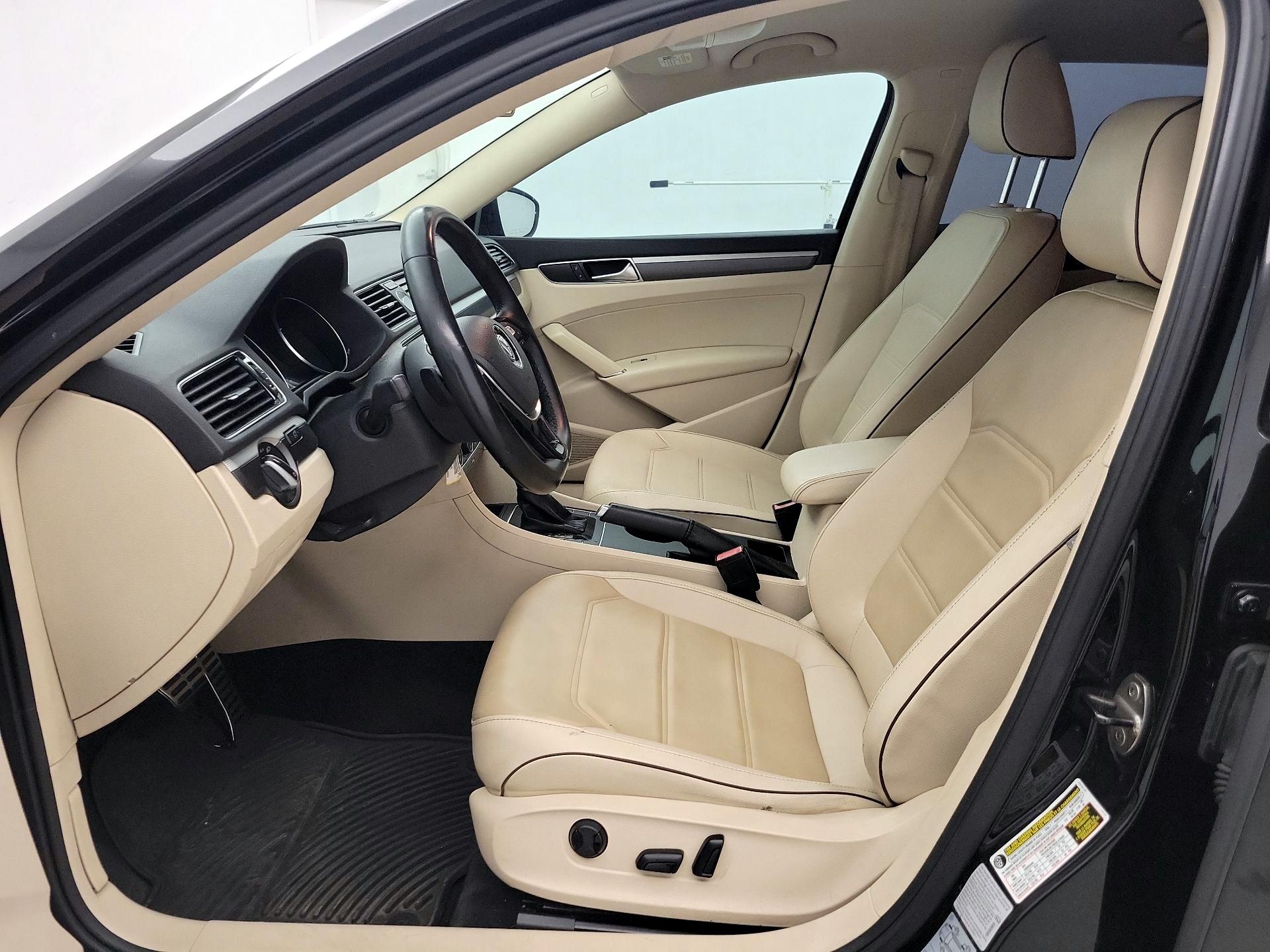 Thumbnail: 2016 Volkswagen Passat - 11