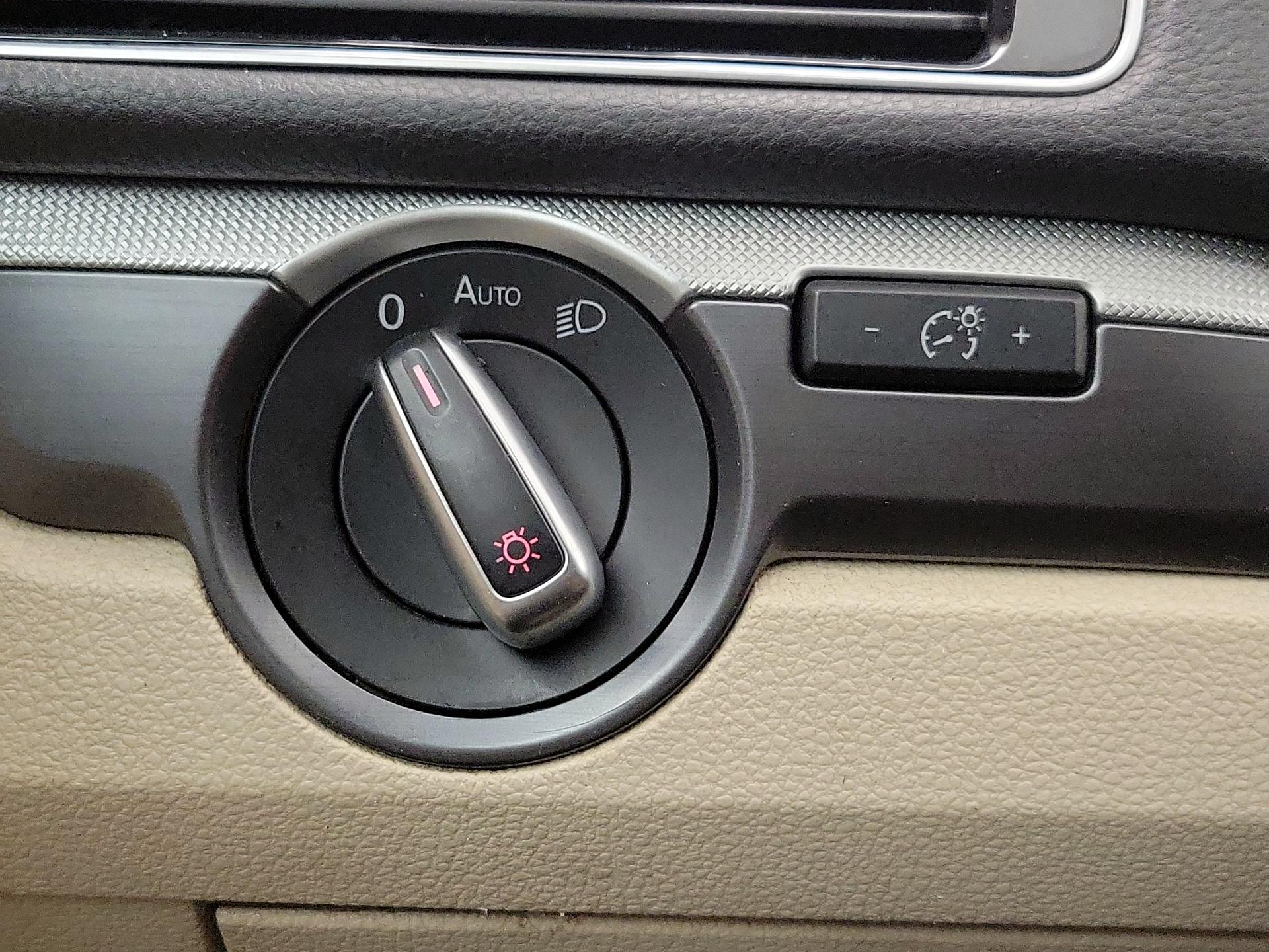 Thumbnail: 2016 Volkswagen Passat - 13