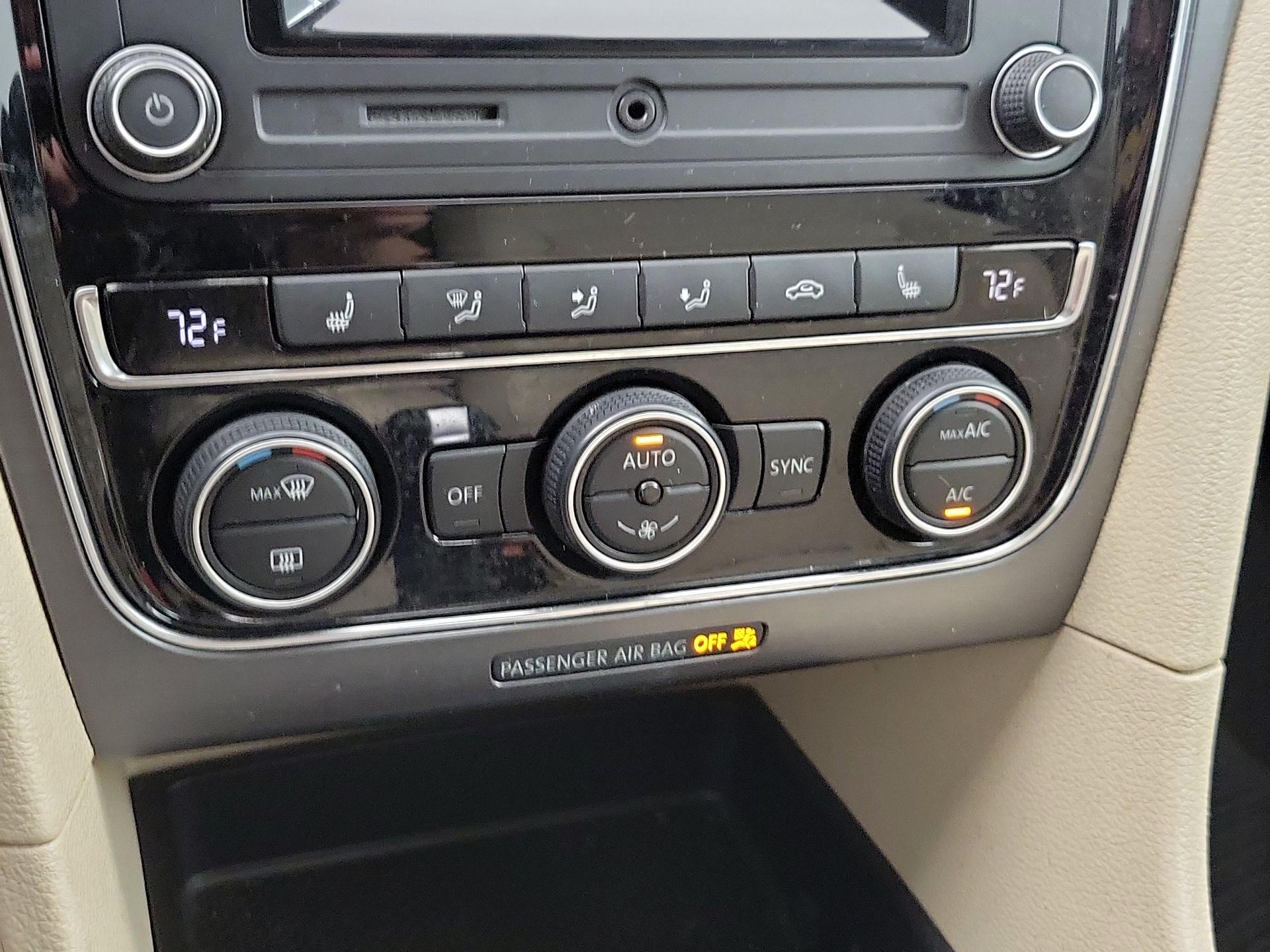Thumbnail: 2016 Volkswagen Passat - 16