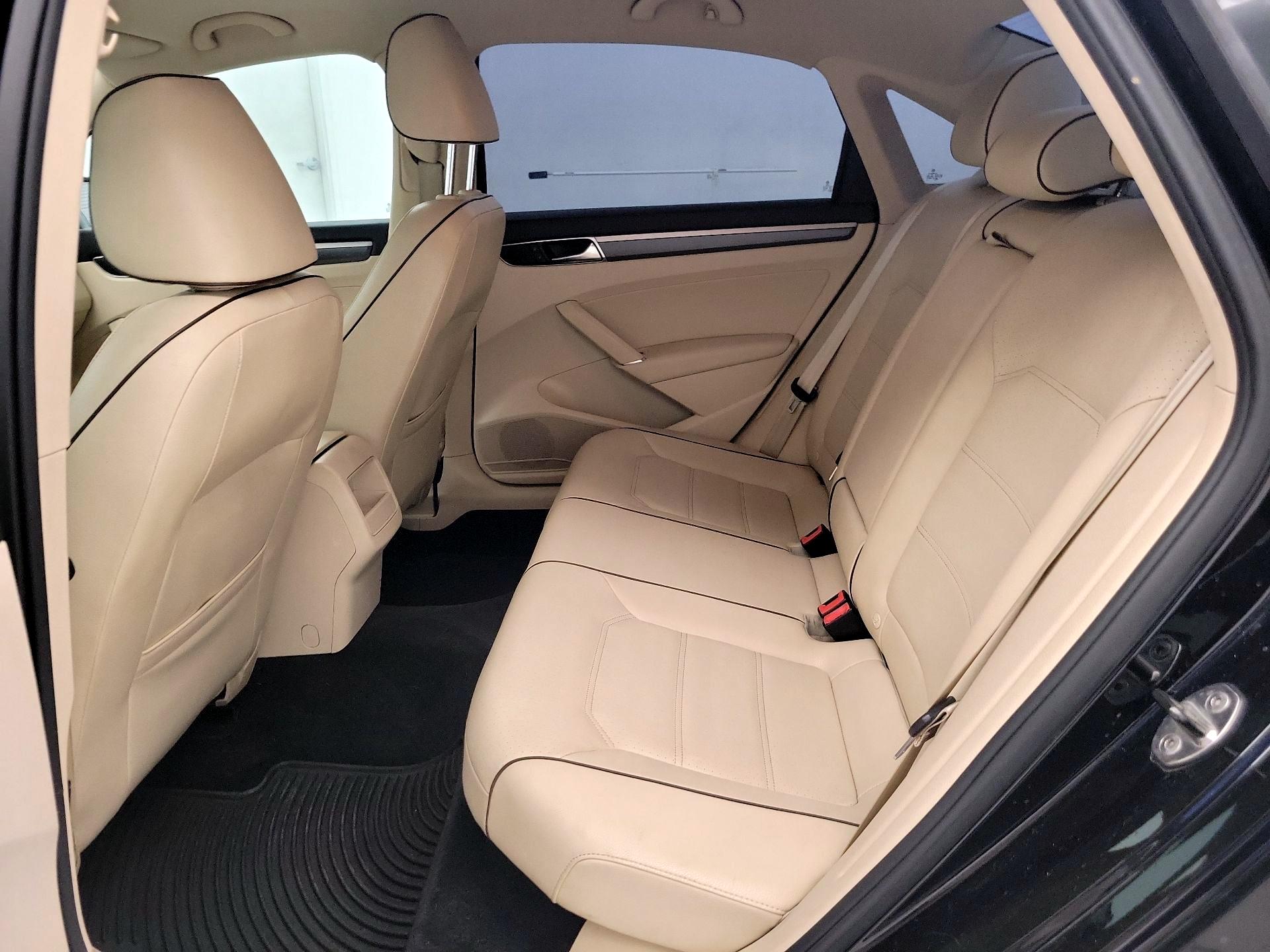 Thumbnail: 2016 Volkswagen Passat - 19