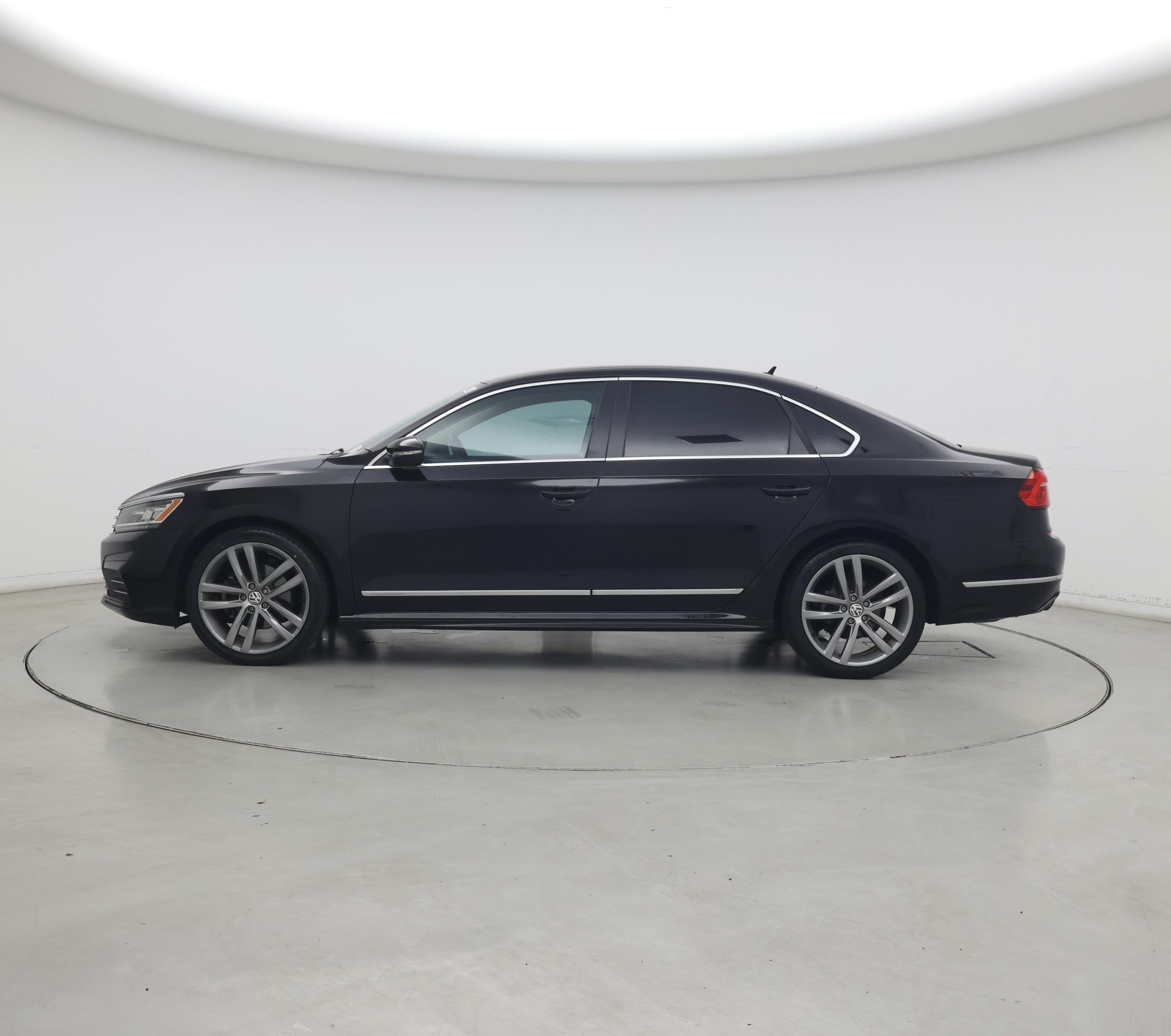 Thumbnail: 2016 Volkswagen Passat - 3